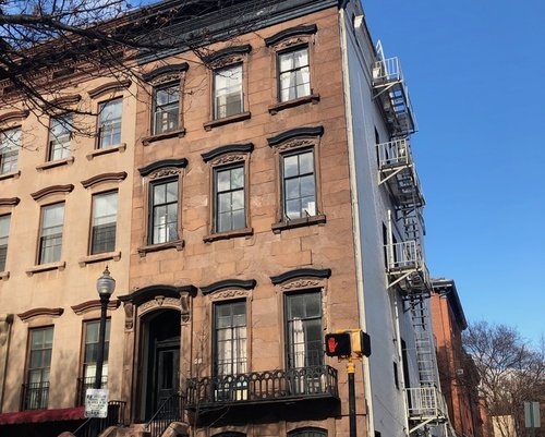 28 E Mt Vernon Place