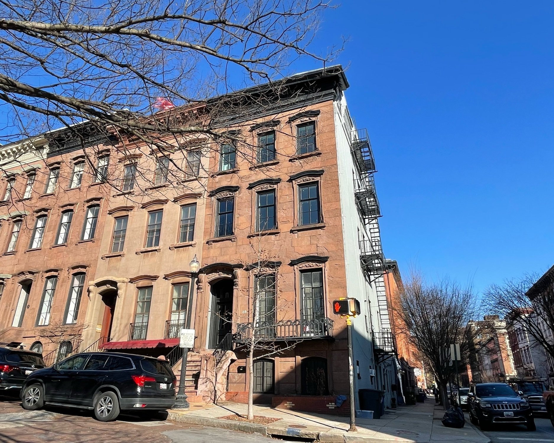 28 E Mount Vernon Place