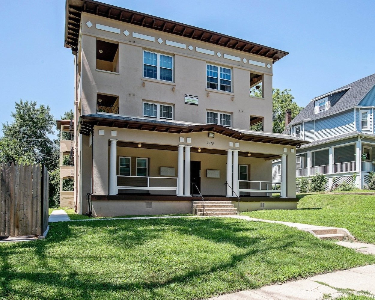 Roslyn Apartments