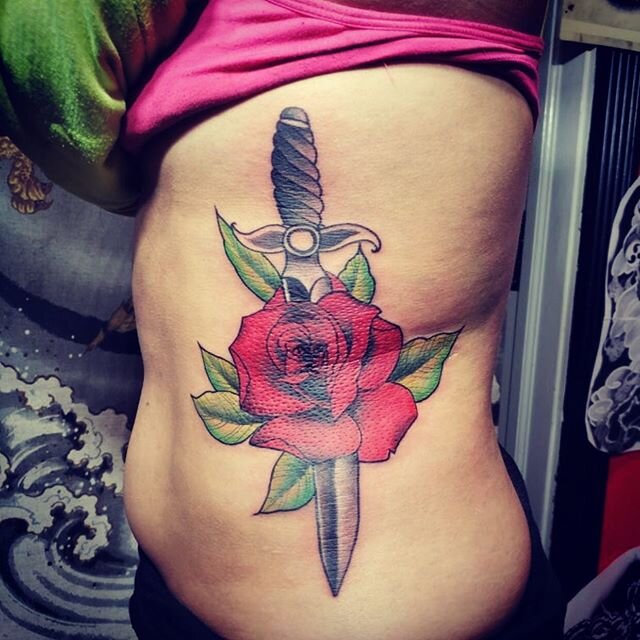 #tattoo #roses #sword #oldschooltattoo #chicagotattooartist @hori_yami