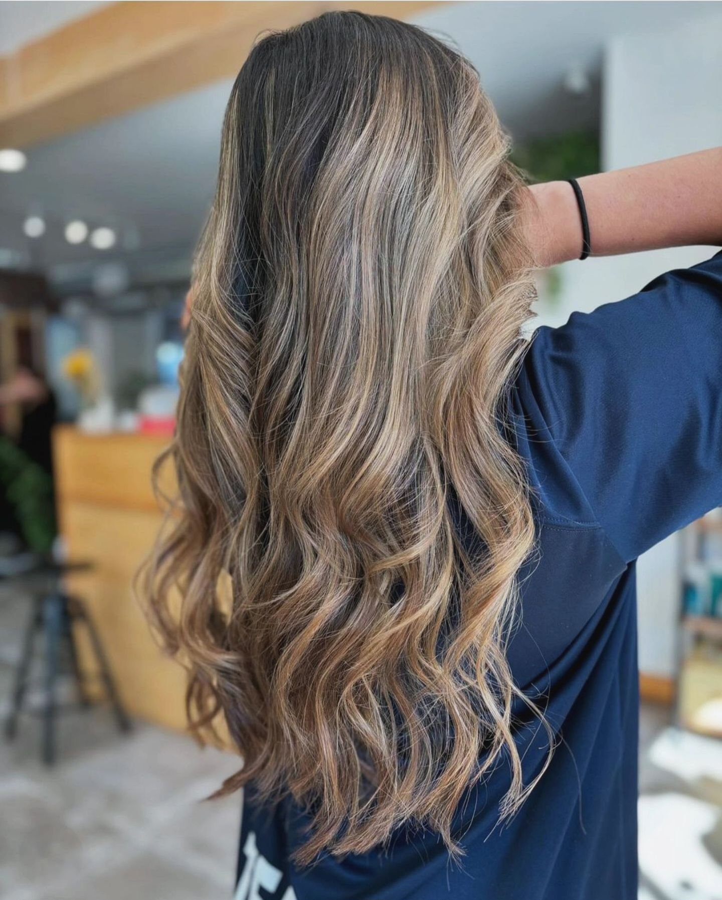 Christina @dyeingtocutyou_ 
&bull;
#loahair #bergencountyhairsalon #bergencountyhair #bergencountysalon #njsalon #njhairsalon #njhairstylist #njhair #balayage #foilayage #hairpainting #bergencountymoms #bergenmama #bergenmoms #bergencounty #bergencou