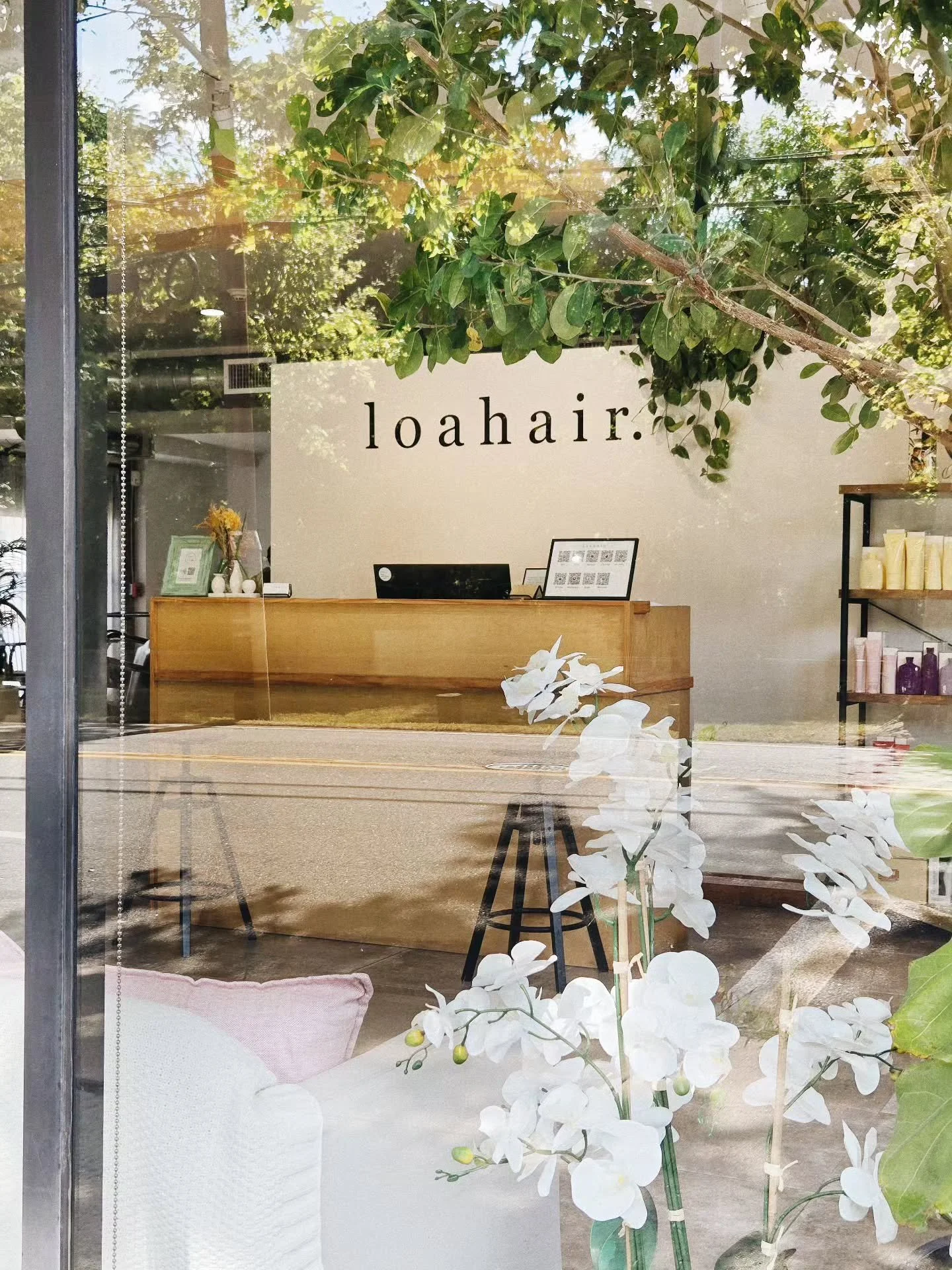 .
We believe beauty shines brightest when it&rsquo;s touched by love. That&rsquo;s why  l o a h a i r.  is more than a salon&mdash;it&rsquo;s a place where care and joy come alive 💆&zwj;♀️🤎
.
.
.
.
.
.
#loahair #bergencountyhairsalon #bergencountyh