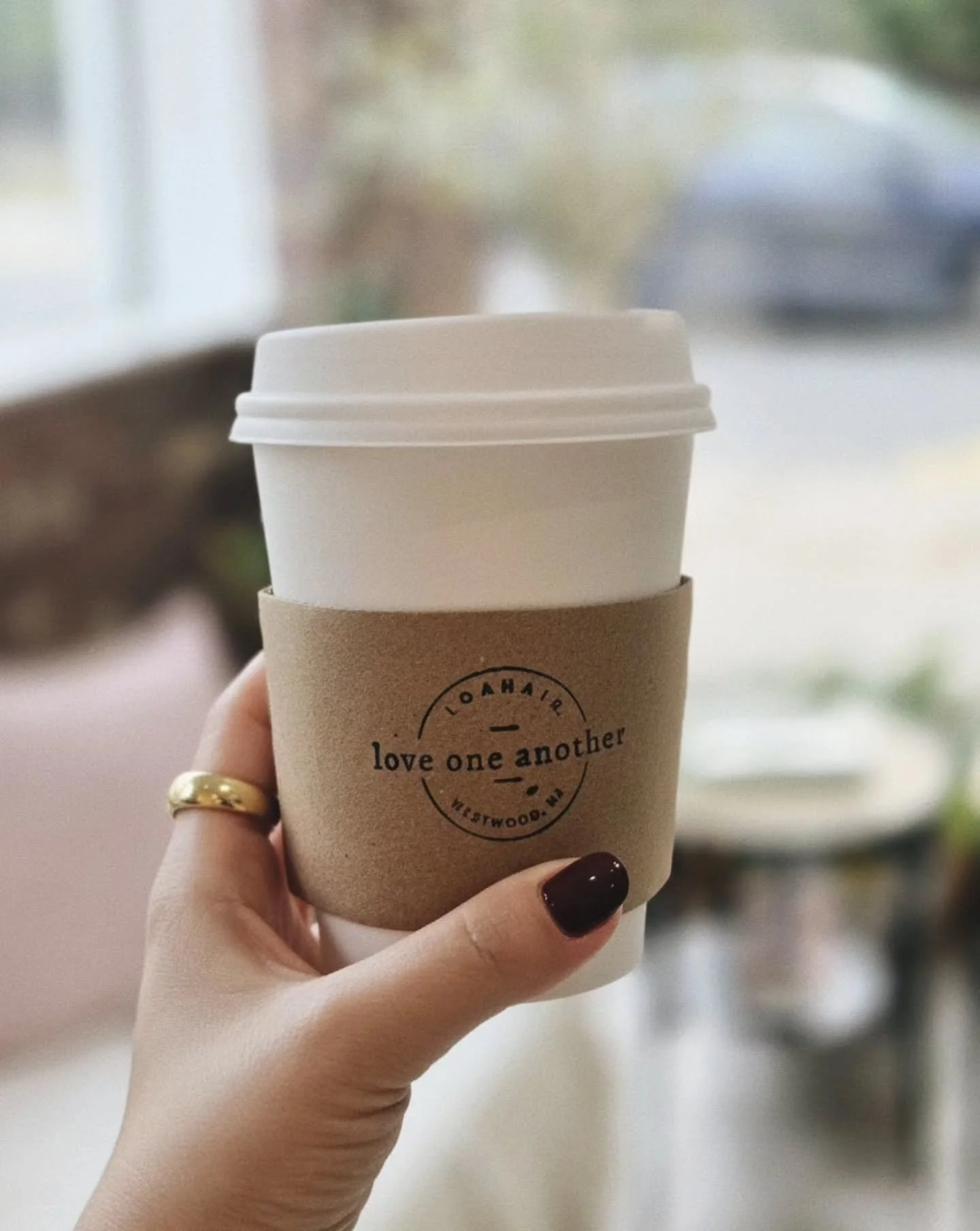 Something about coffee and freshly styled hair just makes everything feel right ☕✨
.
.
.
.
.
.
.
#loahair #bergencountyhairsalon #bergencountyhair #bergencountysalon #njsalon #njhairsalon #njhairstylist #njhair #balayage #foilayage #hairpainting #ber