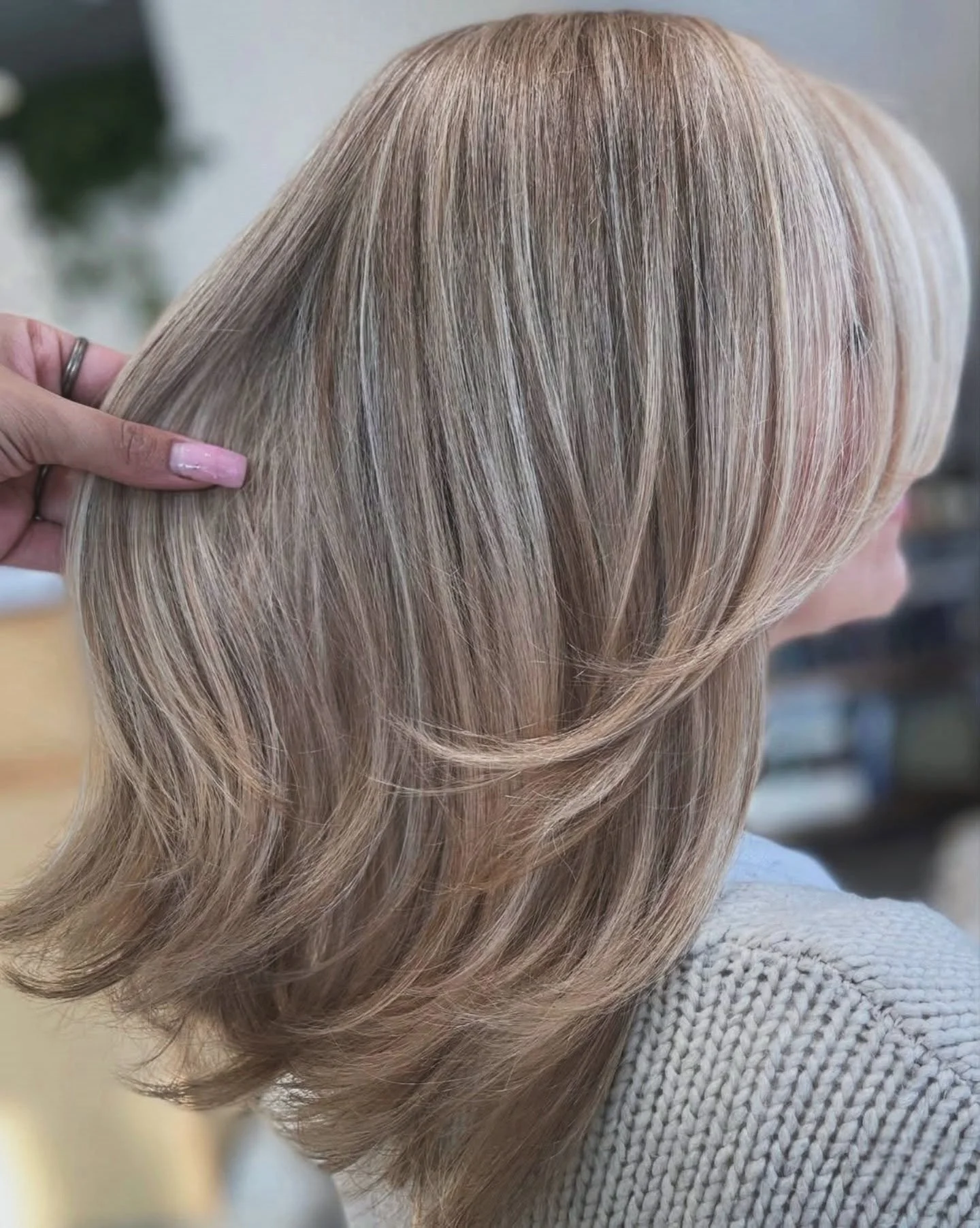 It&rsquo;s all in the depth and dimension.💇&zwj;♀️✨️
.
.
.
.
.
.
.
#bergencountyhairsalon #bergencountyhair #njsalon #balayage