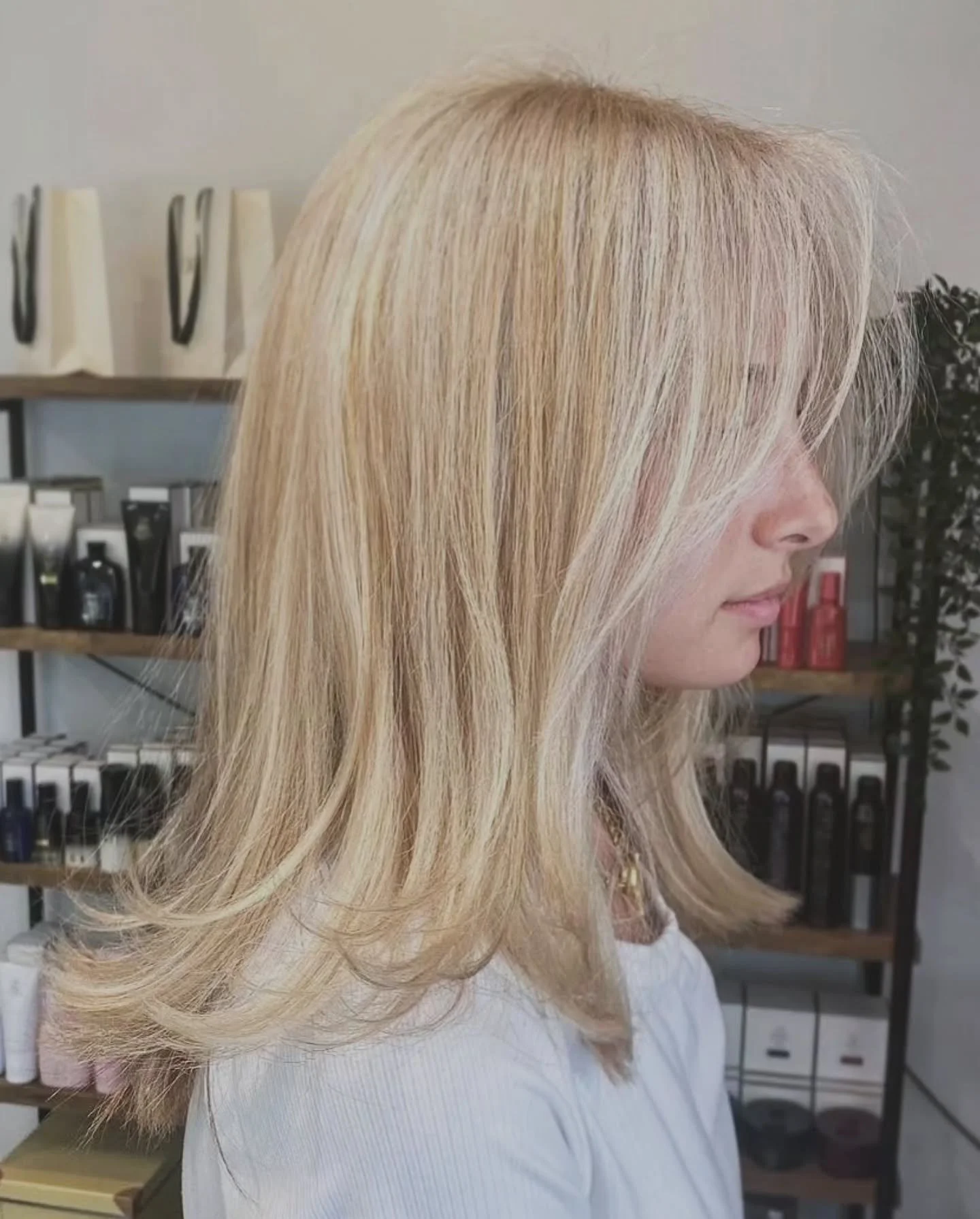Blonde hits different in the summer.☀️
.
.
.
.
.
#bergencountyhairsalon #bergencountyhair
#bergencountysalorn #njsalon #nhairstylist
