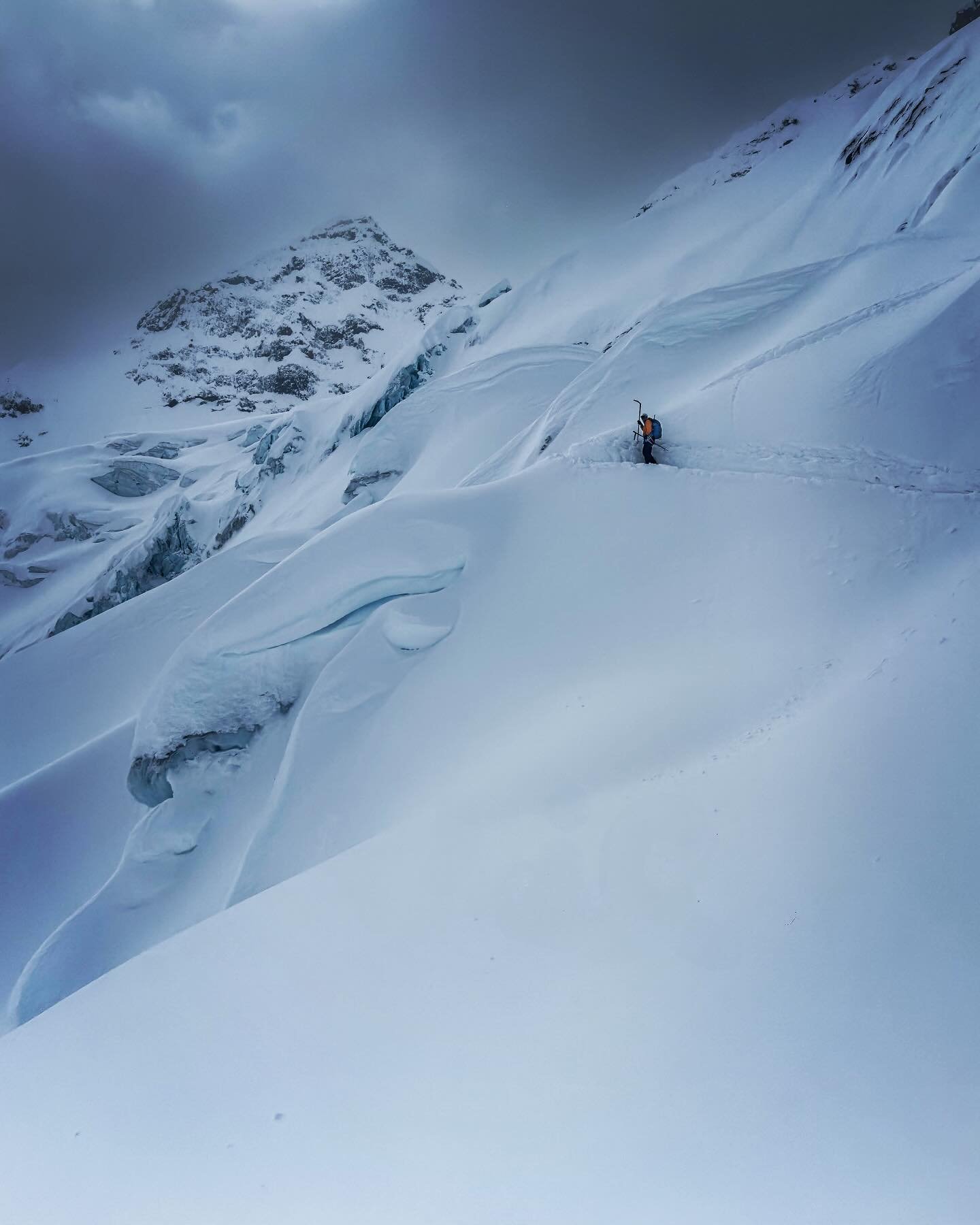The last two days of the Icefall Traverse were nothing short of perfect. We left the Lodge, skiing up to Ice Pass under beautiful blue skies. Everyone thought the long rollercoaster ski down to the Rostrum Cabin was one of the best runs of the tour. 