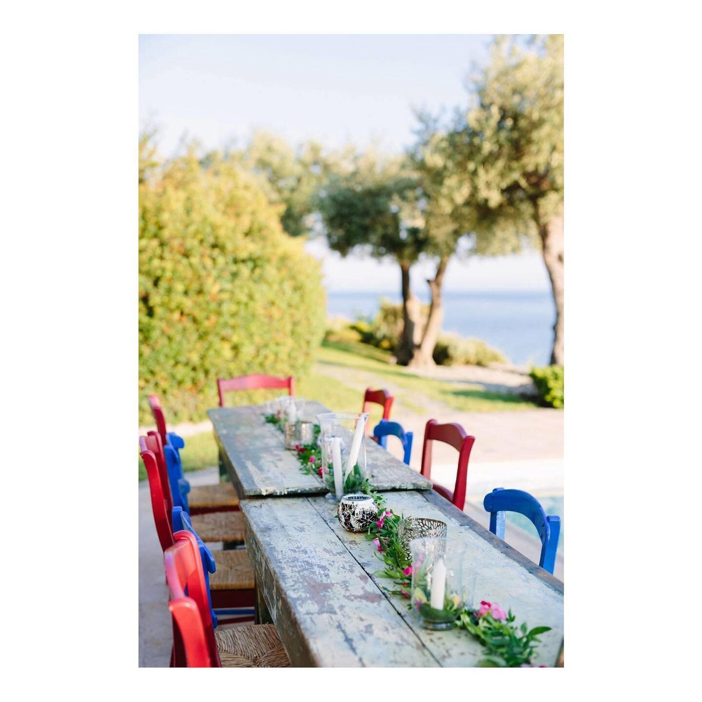 A few of my favorite things - outdoor dinner parties with great food &amp; great friends. How will you celebrate the long weekend? 

📷: @arielle.simmons