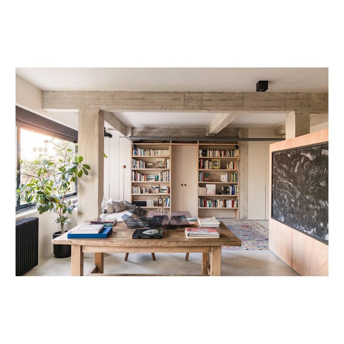 Having some serious Tuesday space envy &bull; designed by @espejoygoyanes 

📷: @javiercalleja