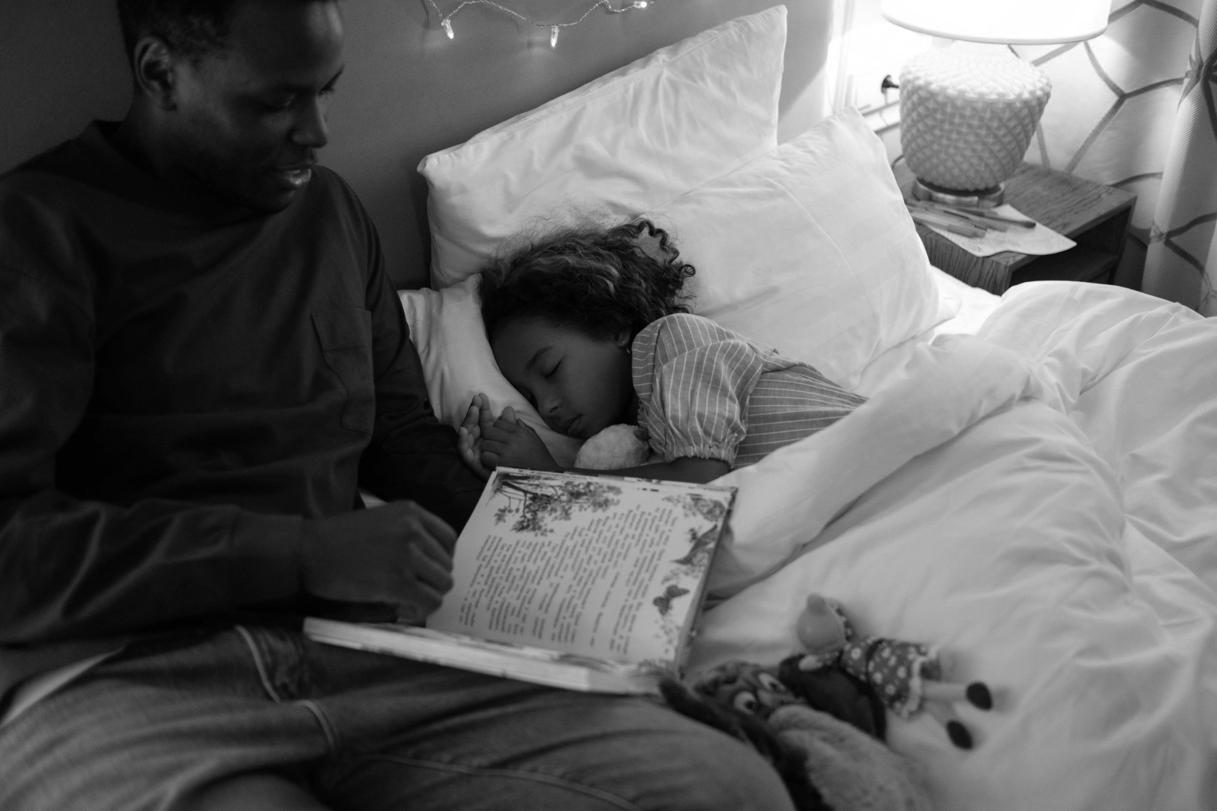 Dad+reading+to+child.jpg