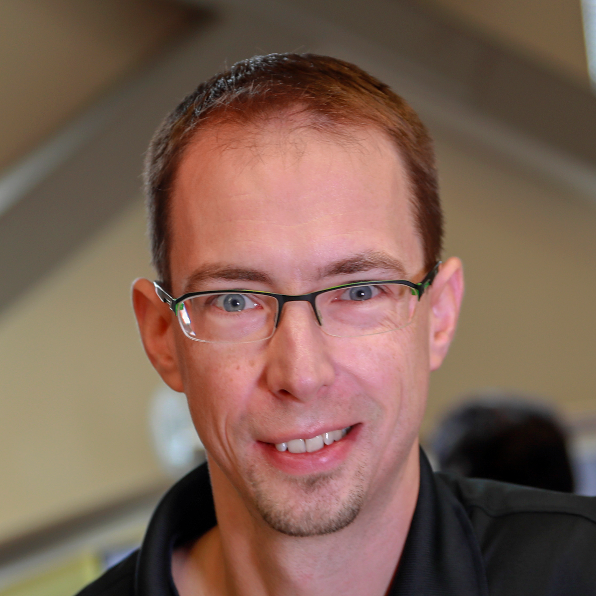 Carsten Neumann Carsten Neumann is a senior research scientist at the EAC. He has been working in Virtual Reality for over 13 years Carsten holds a MSc in Mathematics from the Technische Universitat Darmstadt in Germany.