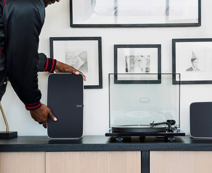 play5-living-pair-turntable.jpg