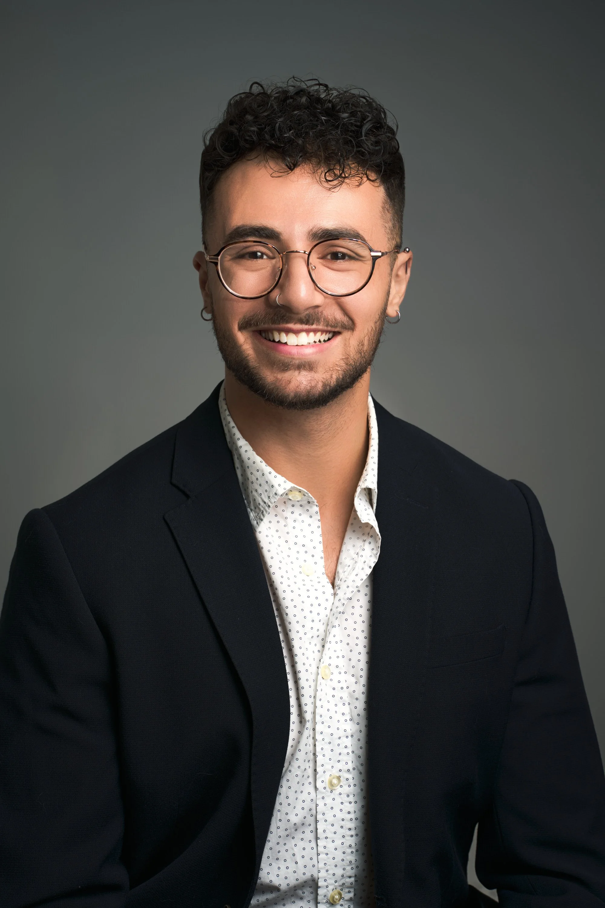 corporate-headshot-in-navy-blazer-malta.jpg