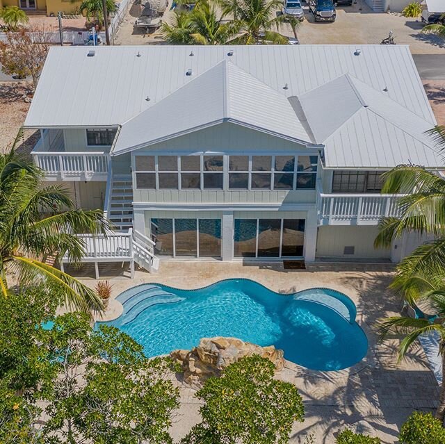 Just Listed!!!! Gorgeous pool home in Tavernier!! 3/2 1547 sq ft home in great location!! Home has been recently updated!! Call me at (305) 399-6297 for a virtual tour or private showing!!! #tavernier #keylargo #coldwellbanker #poolside #realestate