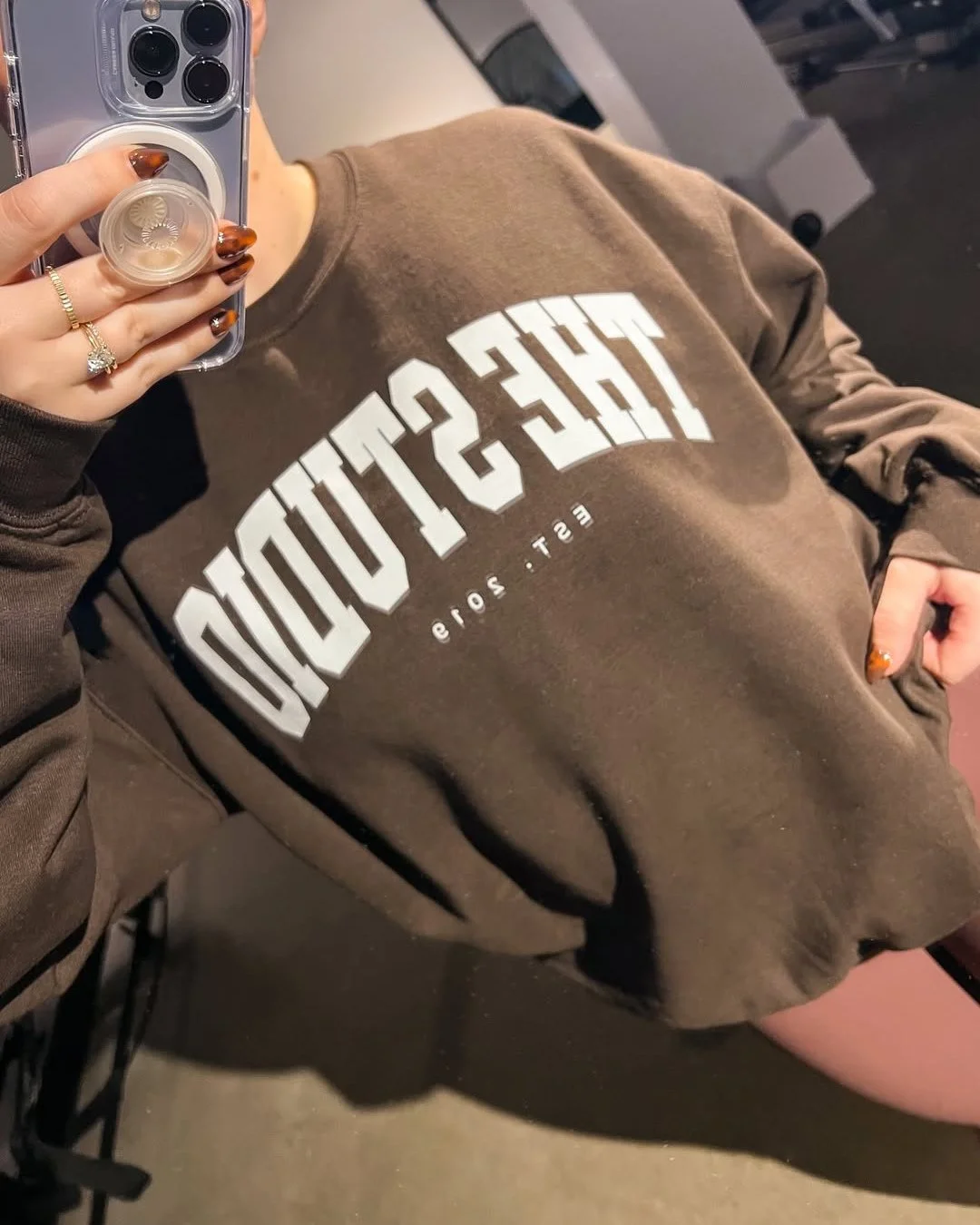 We will never get tired of your mirror selfies. Keep them coming 🤎 Especially when your fitted in our merch!⁠
⁠
Tag @thestudiomodernpilates to be featured.