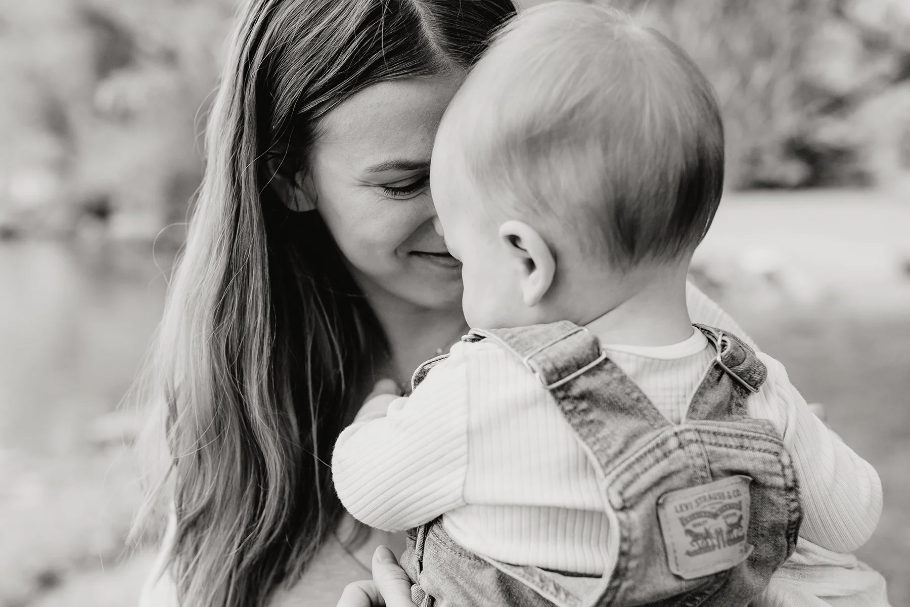 MadisonHluchanFamilySession-30 copyv2 copy - Erin Wik.jpg