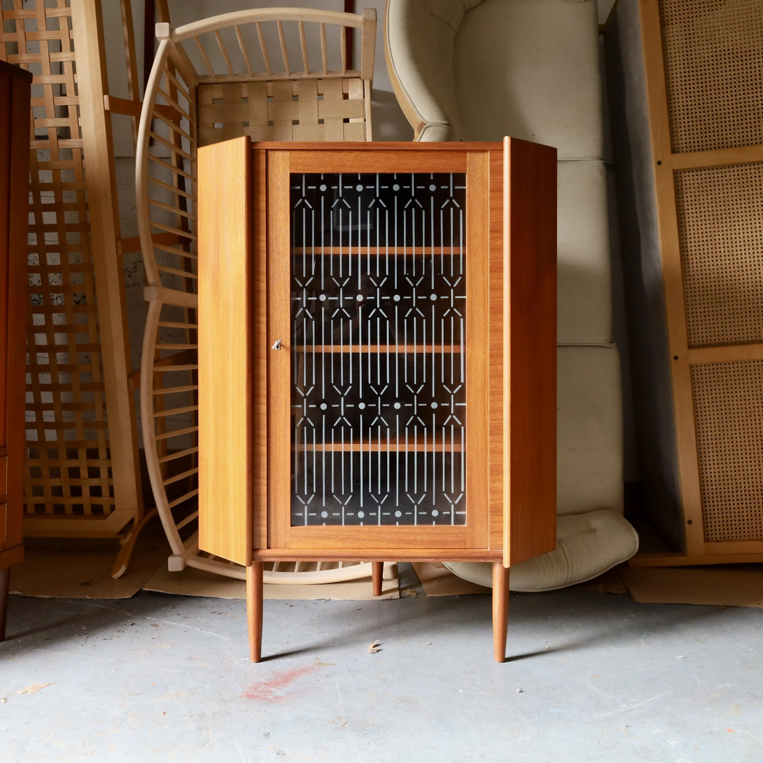 C32899 - $1480 - 35"W x 23"D x 49"H - Now in the shop!