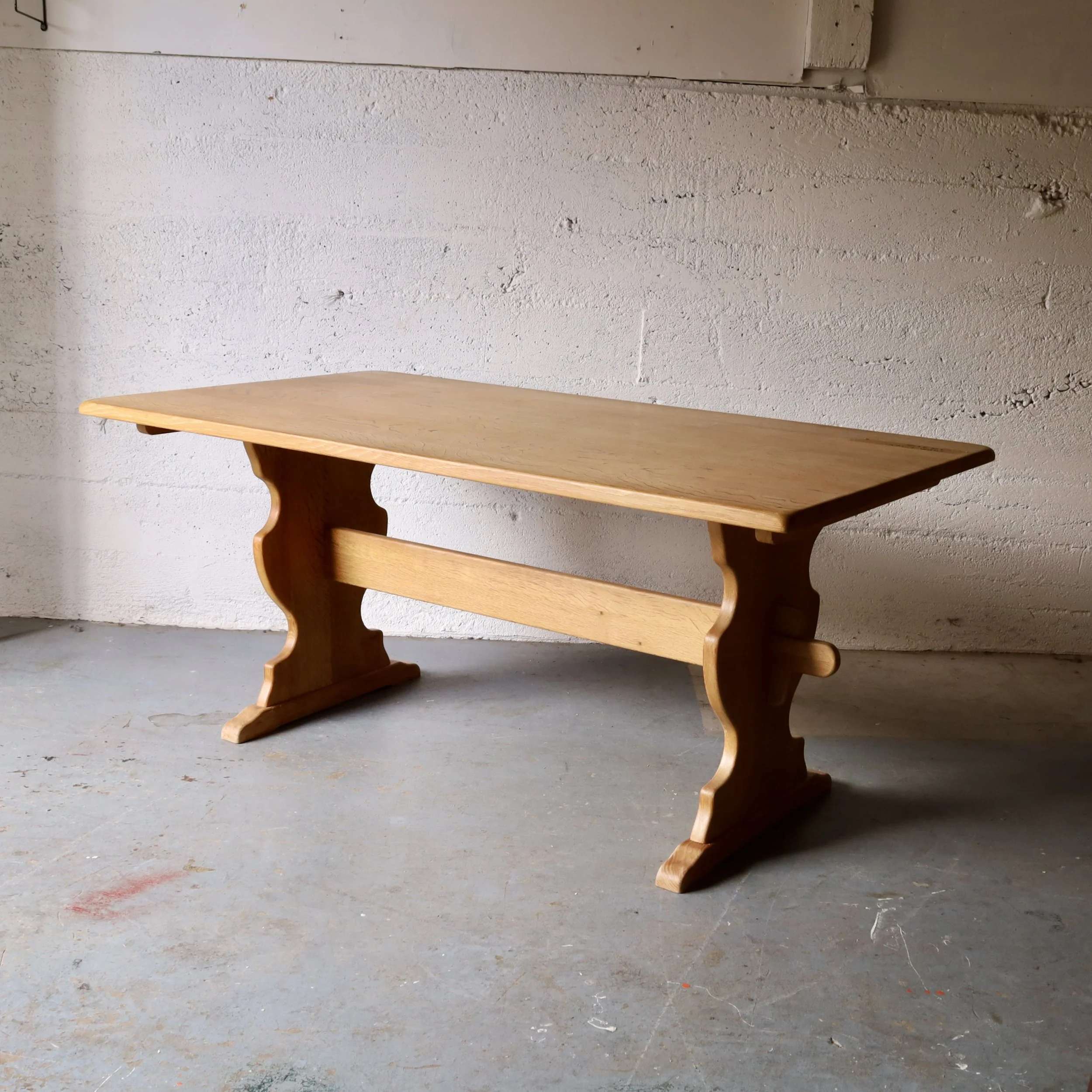 E36947 - 1970s Danish extension dining table in oak - In the workshop
