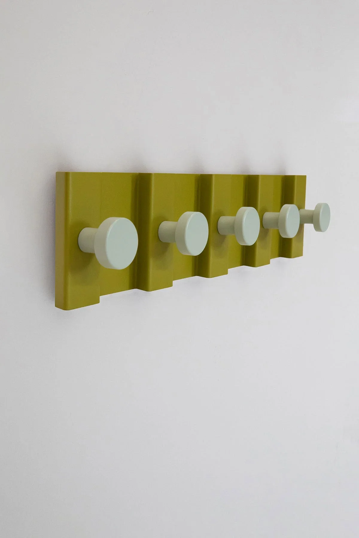 wall-hook-canal-5-olive-sage-1-upton_74bce100-aa8b-423a-8aa8-84bc9c332fd7.webp