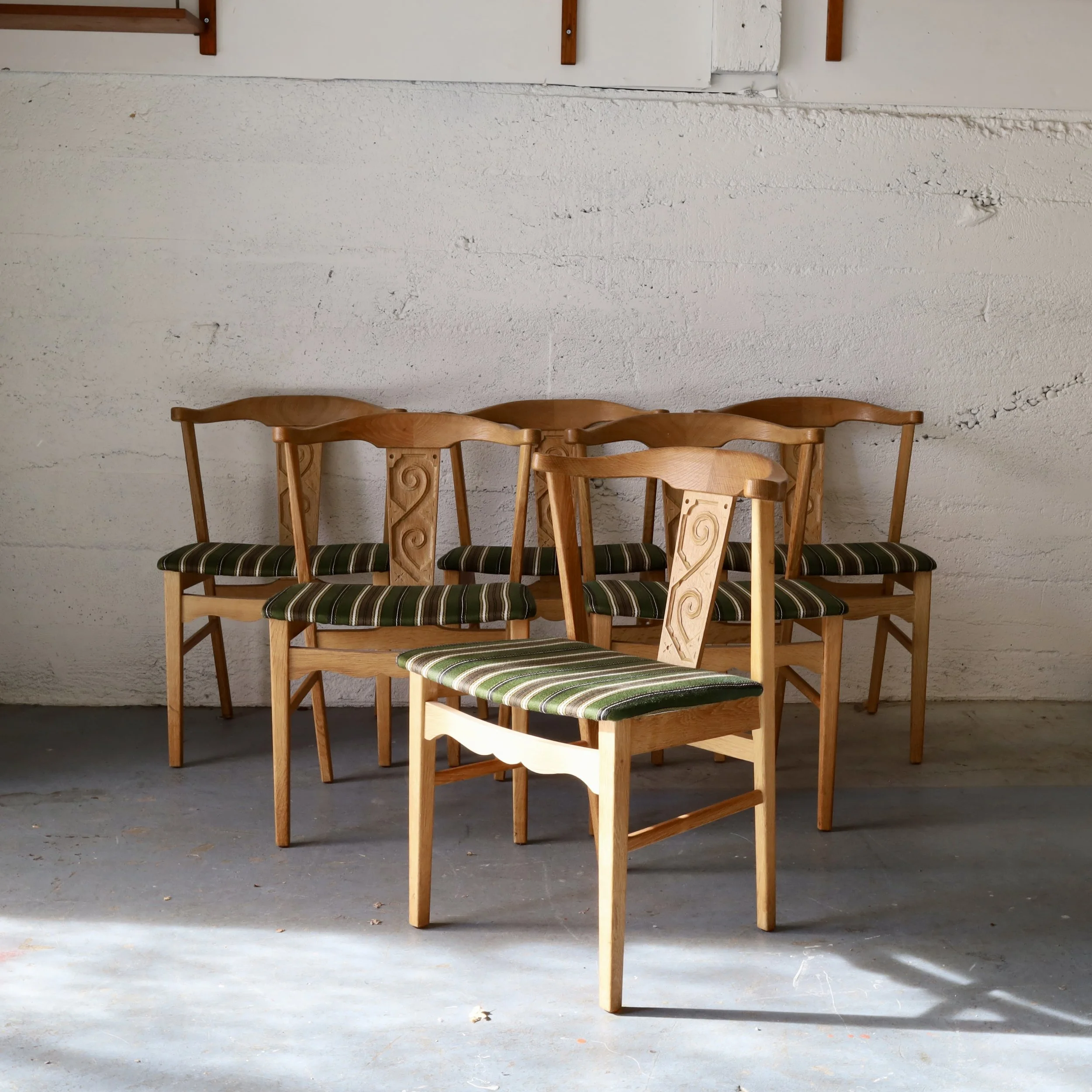 E33653 - $3550 - To be reupholstered