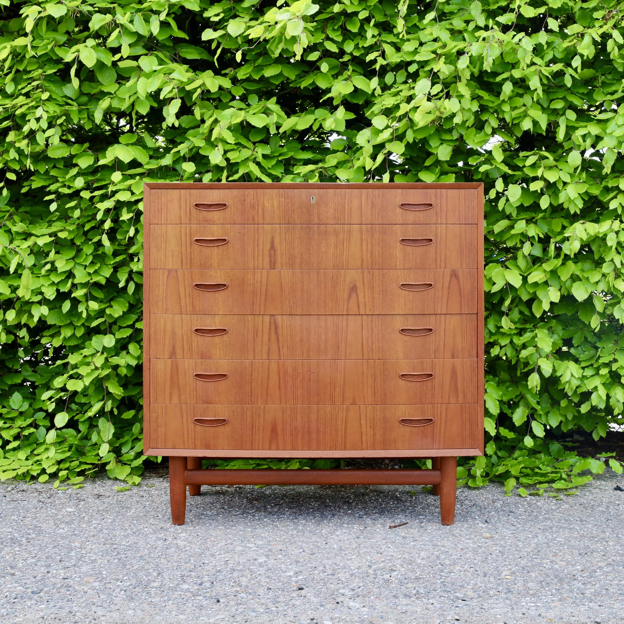 R31856 - $1,720 - 38.75"W x 18.5"D x 39.5"H - In the shop!