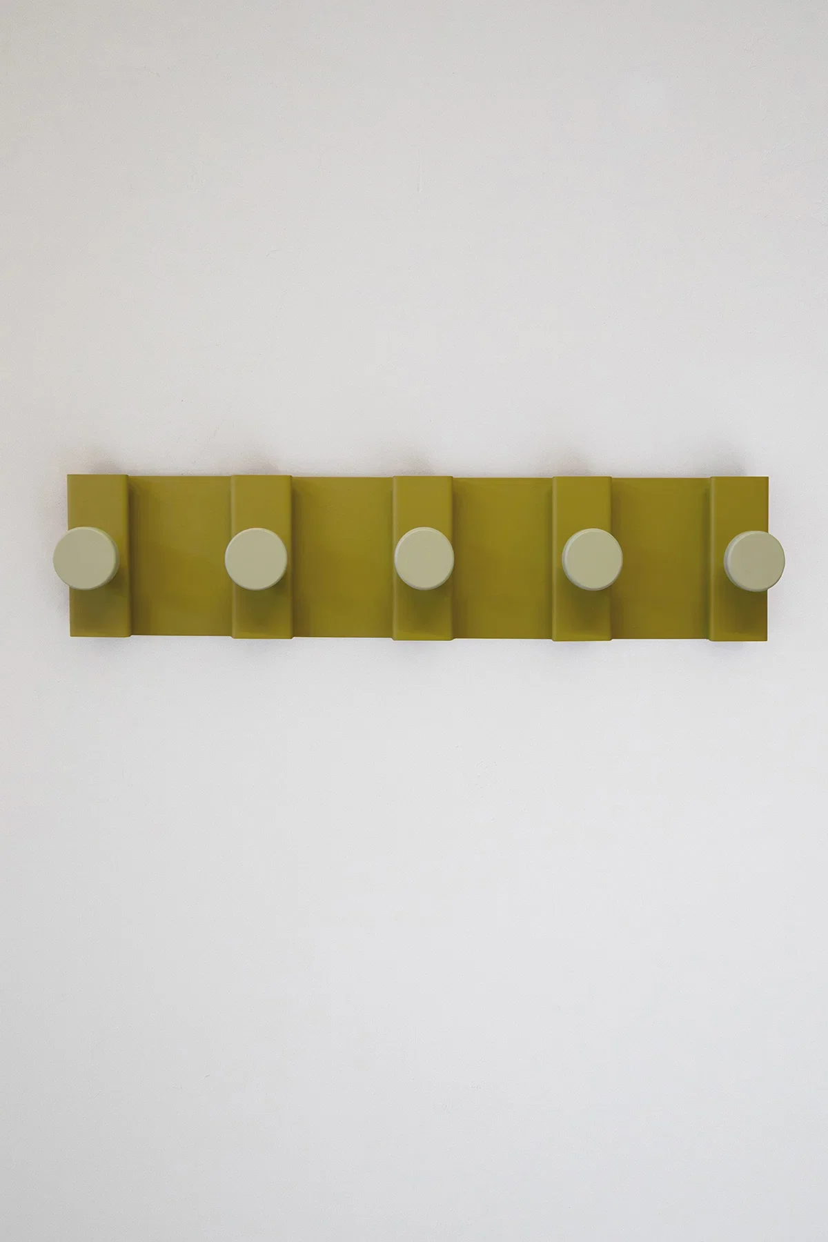 wall-hook-canal-5-olive-sage-2-upton_c1e645cb-5859-41bd-8099-edb2c1d6e975.webp