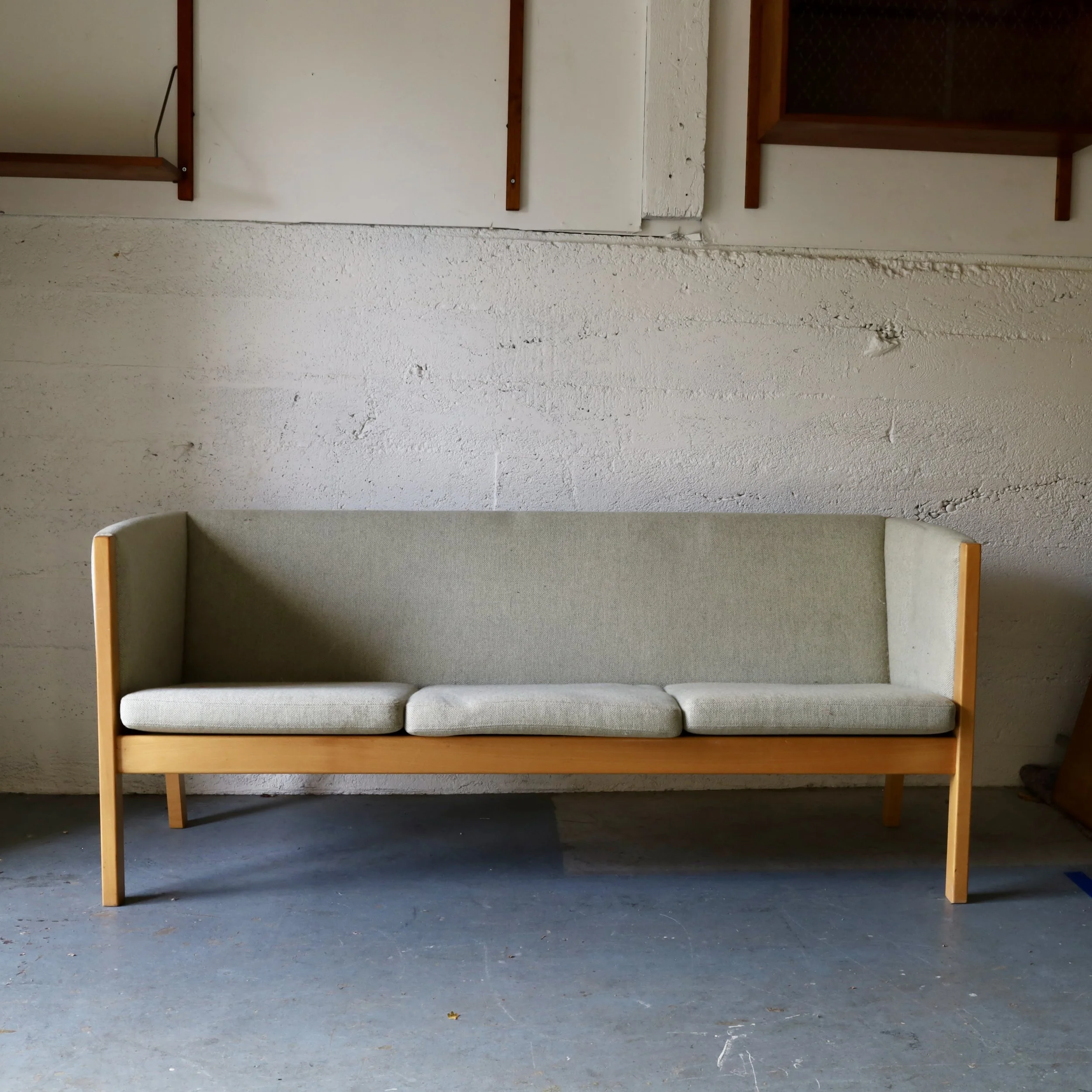 D33239 - $2950 - 69.5"L x 23"D x 29"H - Coming up!