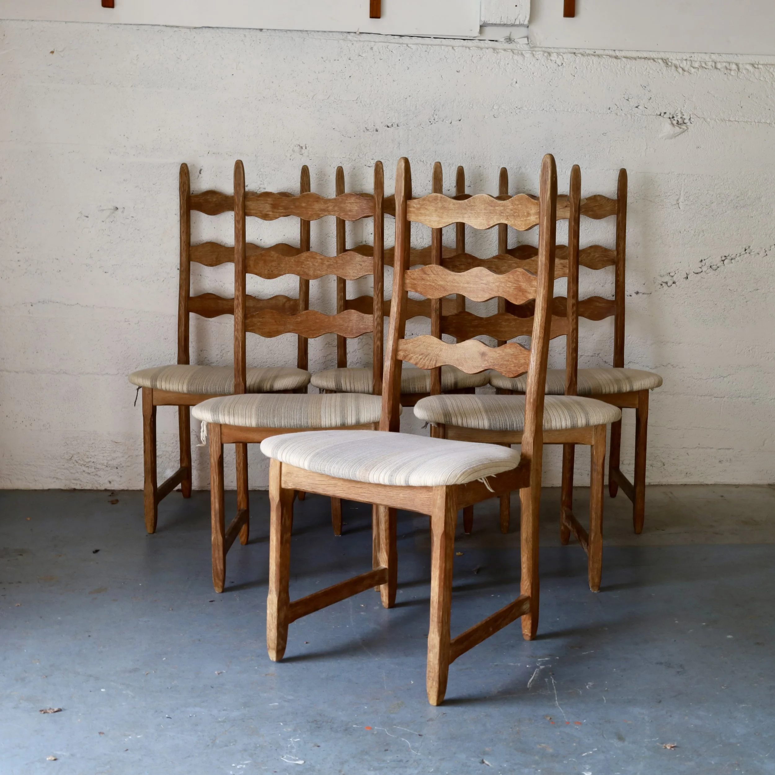 E33263 - $2,550 - To be reupholstered