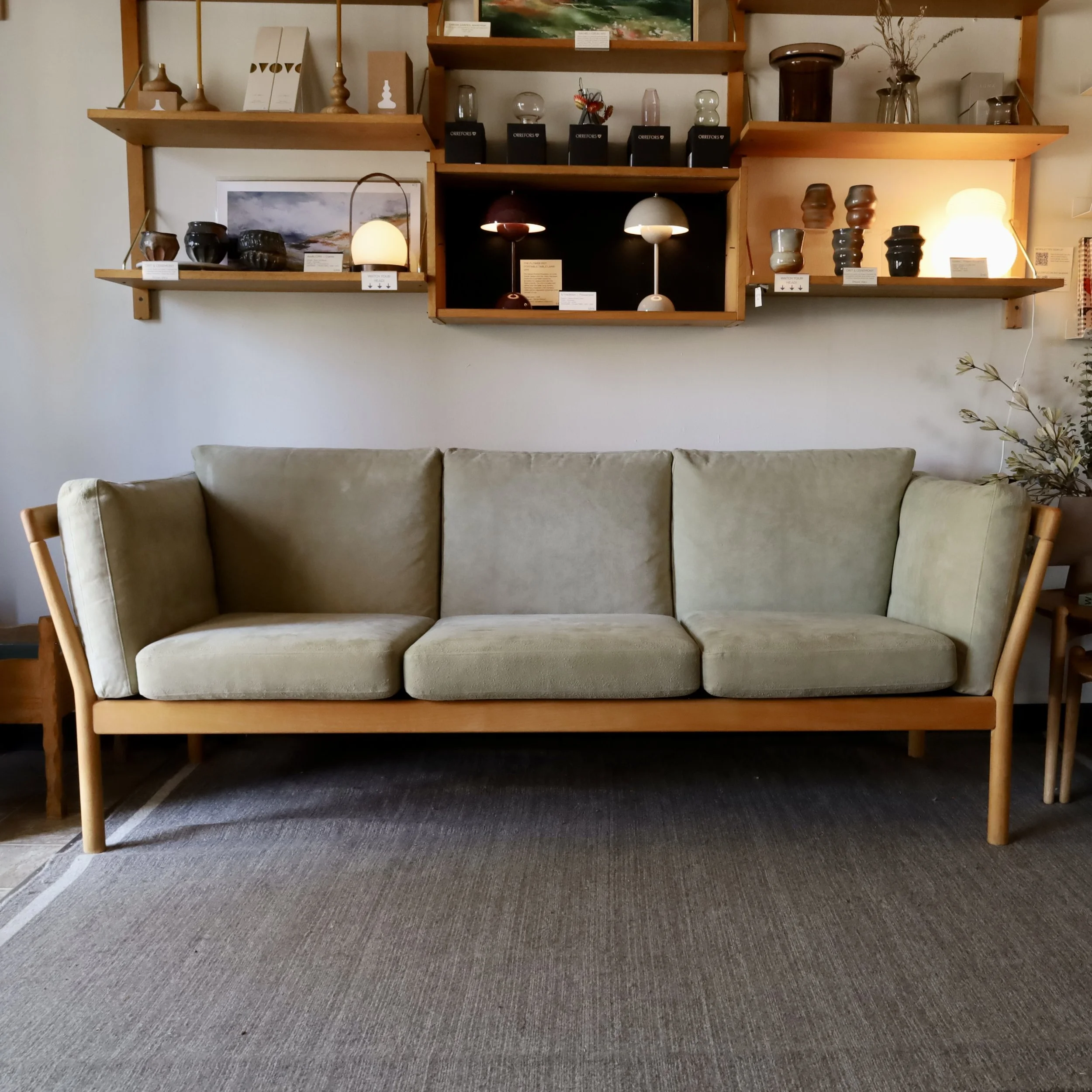 D27782 - Danish Spokeback sofa - In the shop!