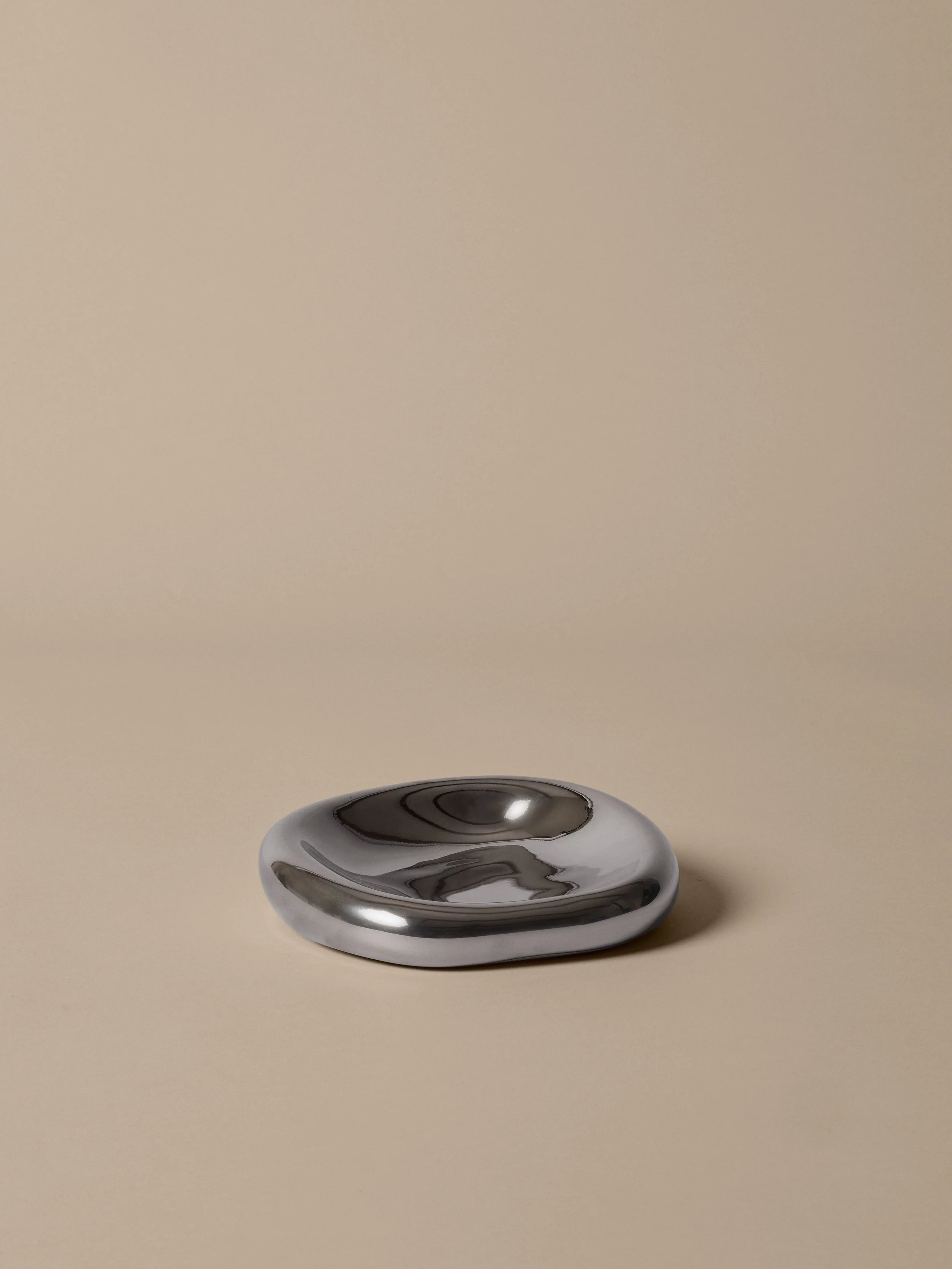 FermLiving_AW25_PackshotsWithBackground_BellureBowl_17_Silver_1104272106.jpeg
