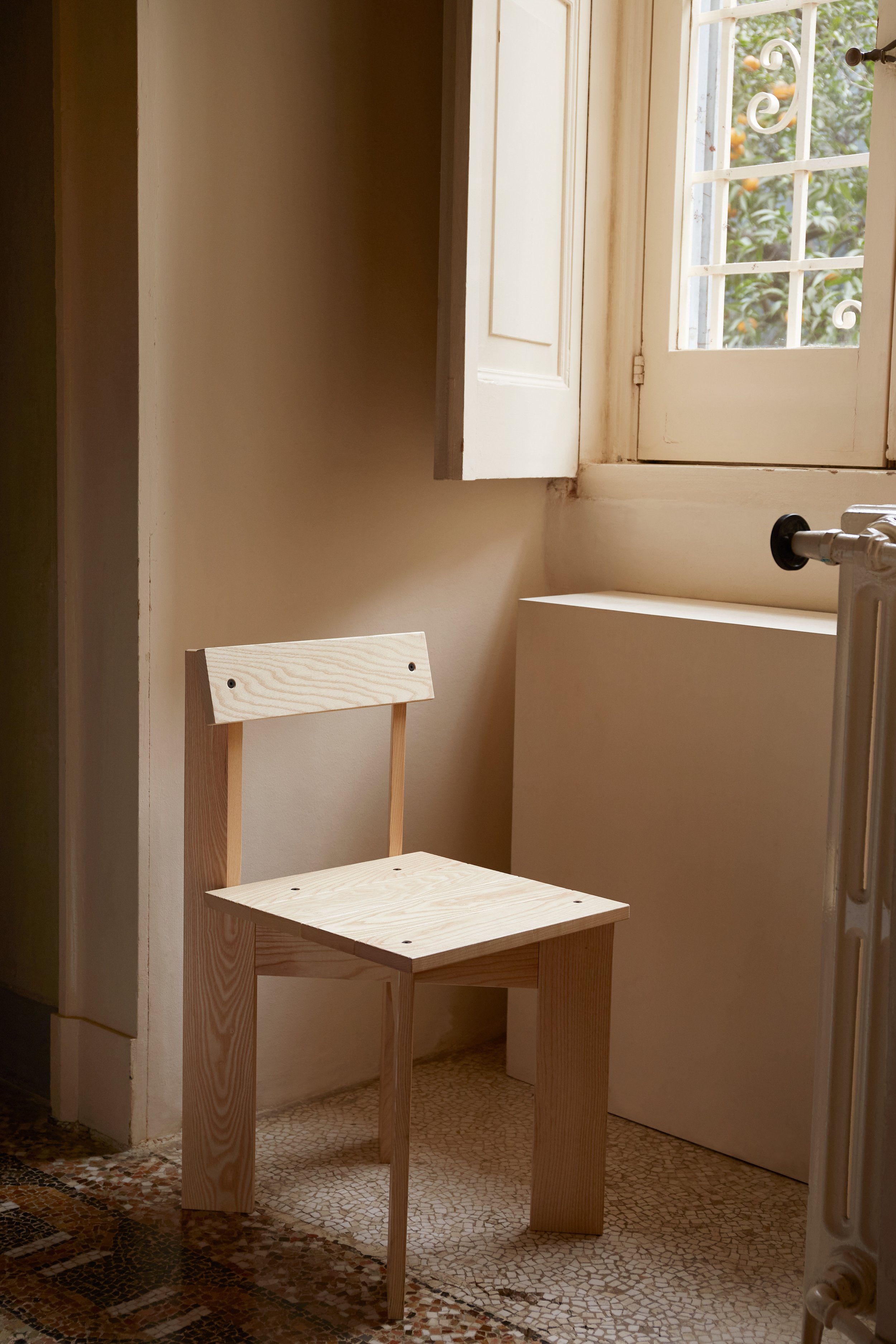 fermLIVING_SS22_ArkChairs_Ash_1104265720_image_03.jpg