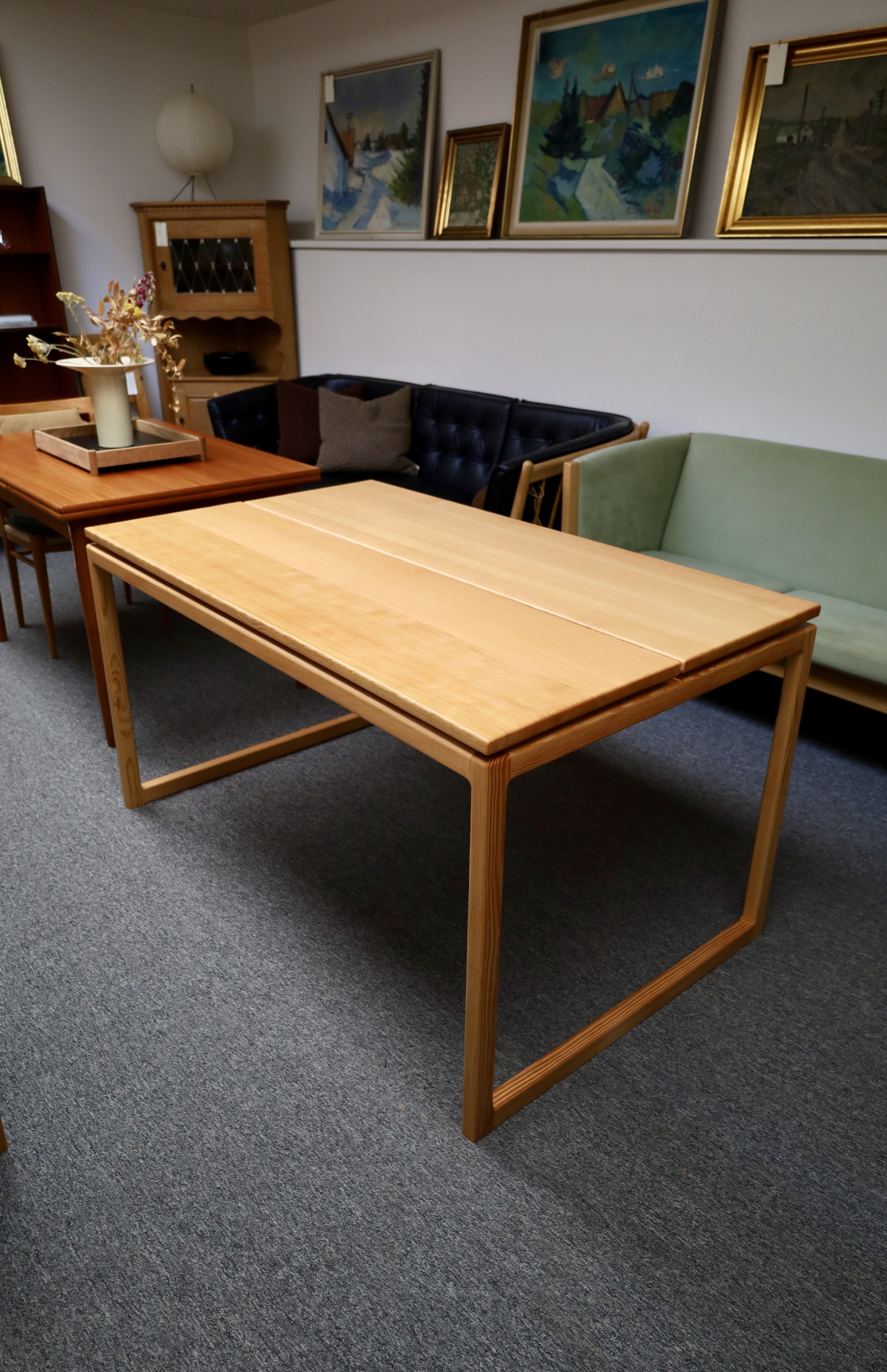 FF4 - 'Finn' Dining table in Douglas Fir - In the shop