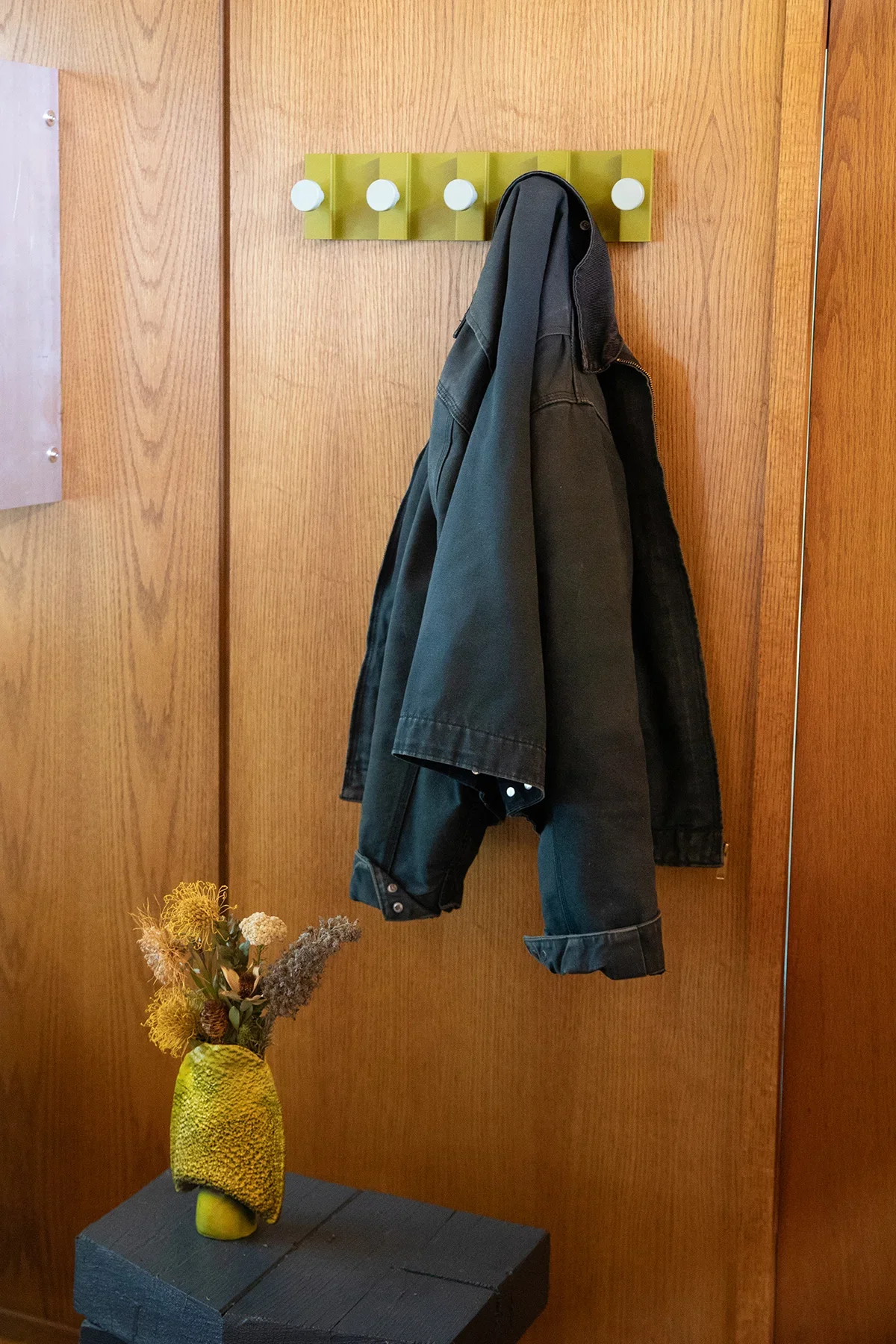 wall-hook-canal-5-olive-sage-4-upton.webp