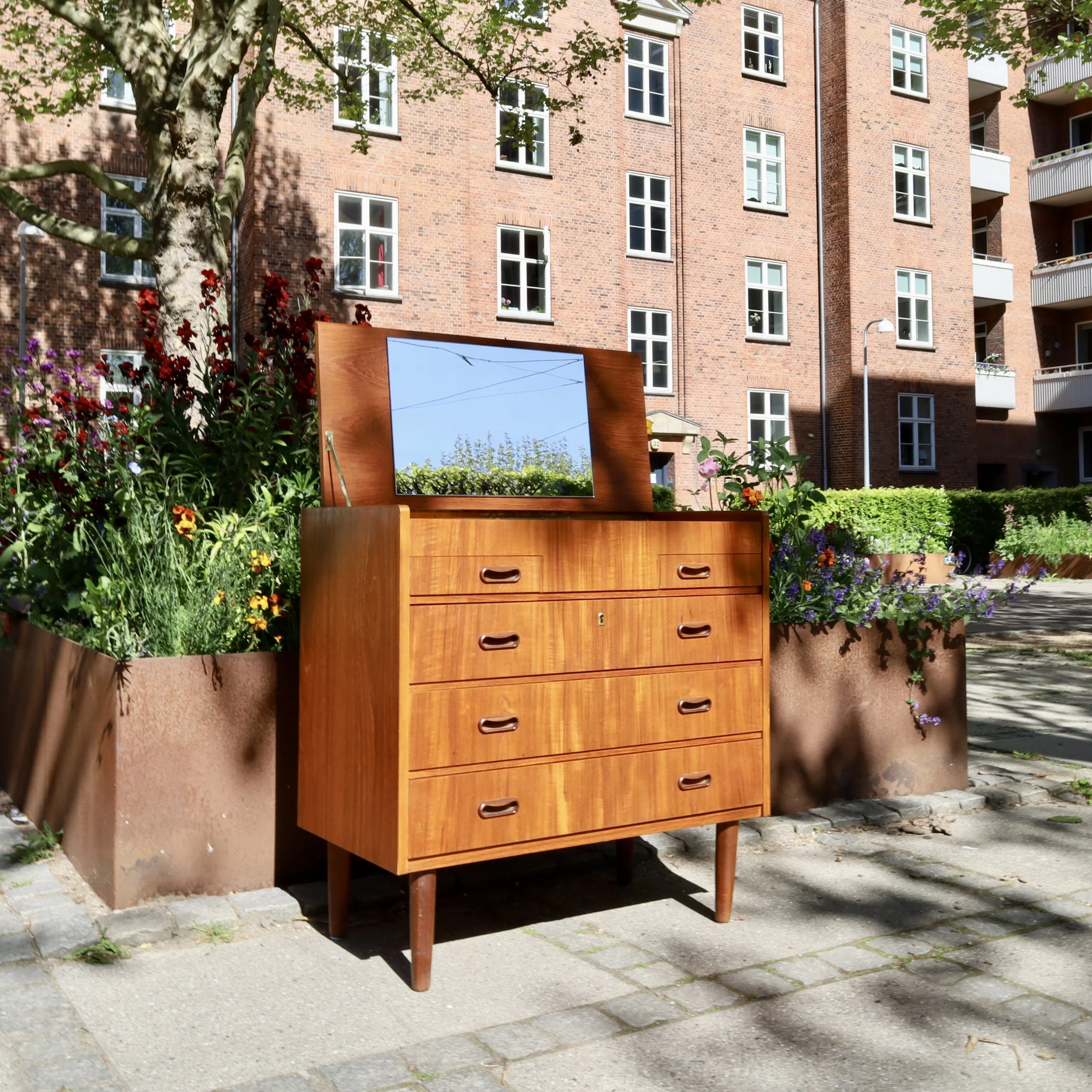 J31854 - $1,320 - 30.5"W x 16"D x 30.5"H - In the shop!