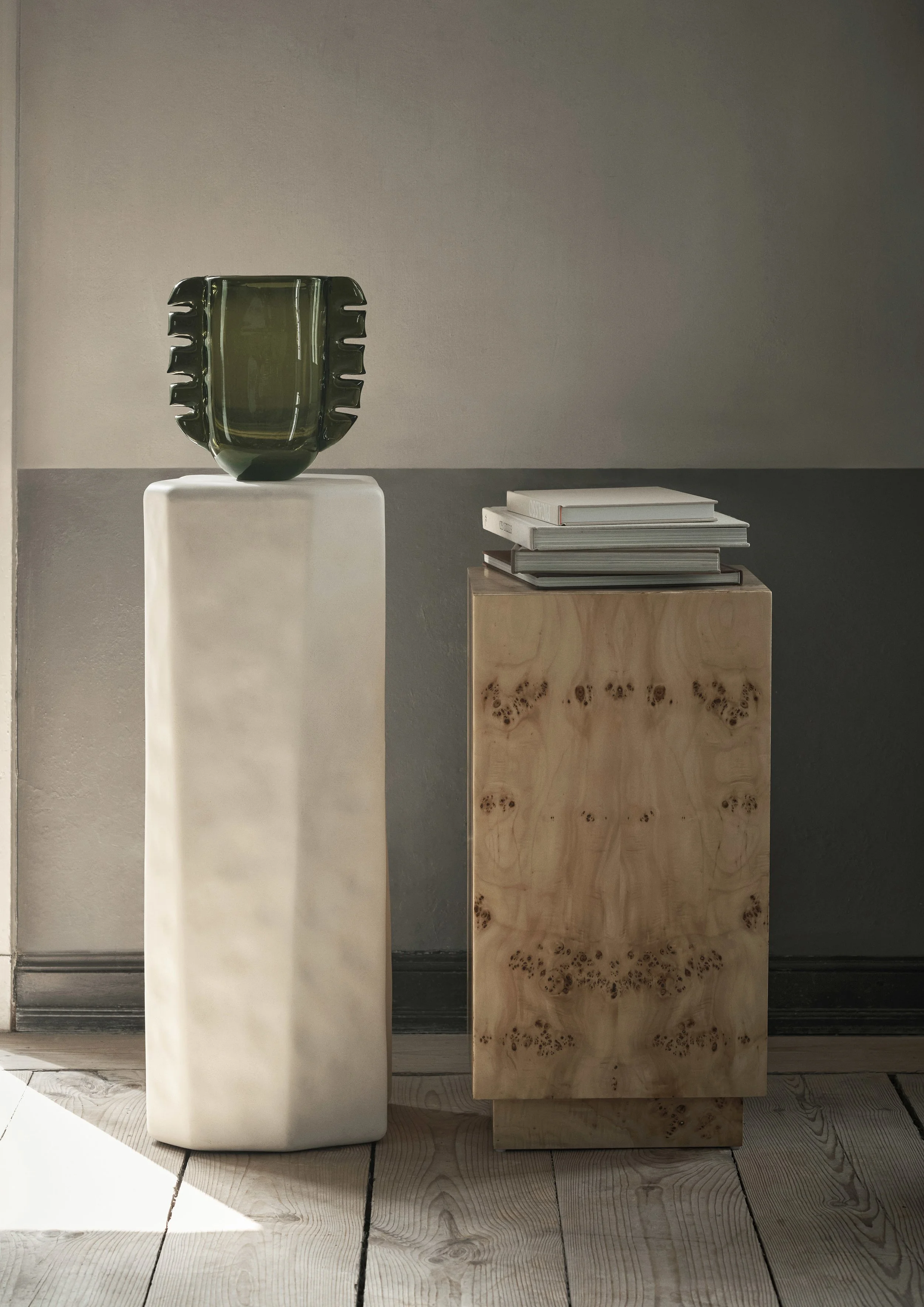 fermLIVING_AW23_StaffaPedestal_1104267965_AlasVase_1104268092_BurlSideTable_1104268388_01.jpg
