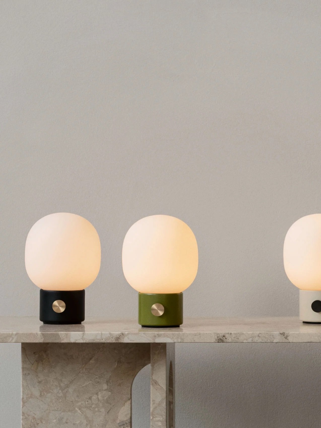 MENU_JWDA_Table_Lamp_Portable_Androgyne_Lounge_Table_2.jpg