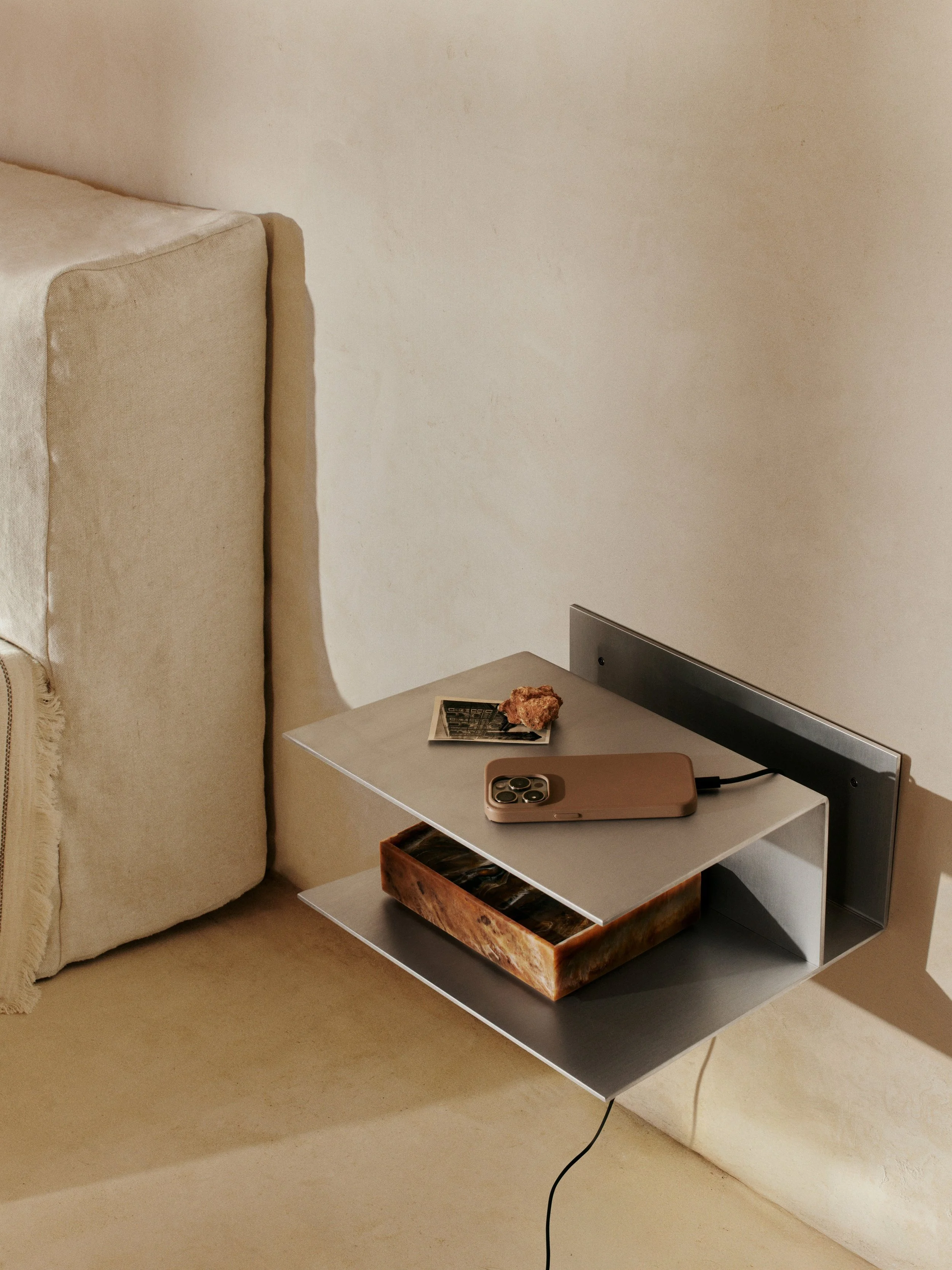 FermLiving_SS25_LagerBedsideTableAluminium_Aluminium_1104270836_3.jpg