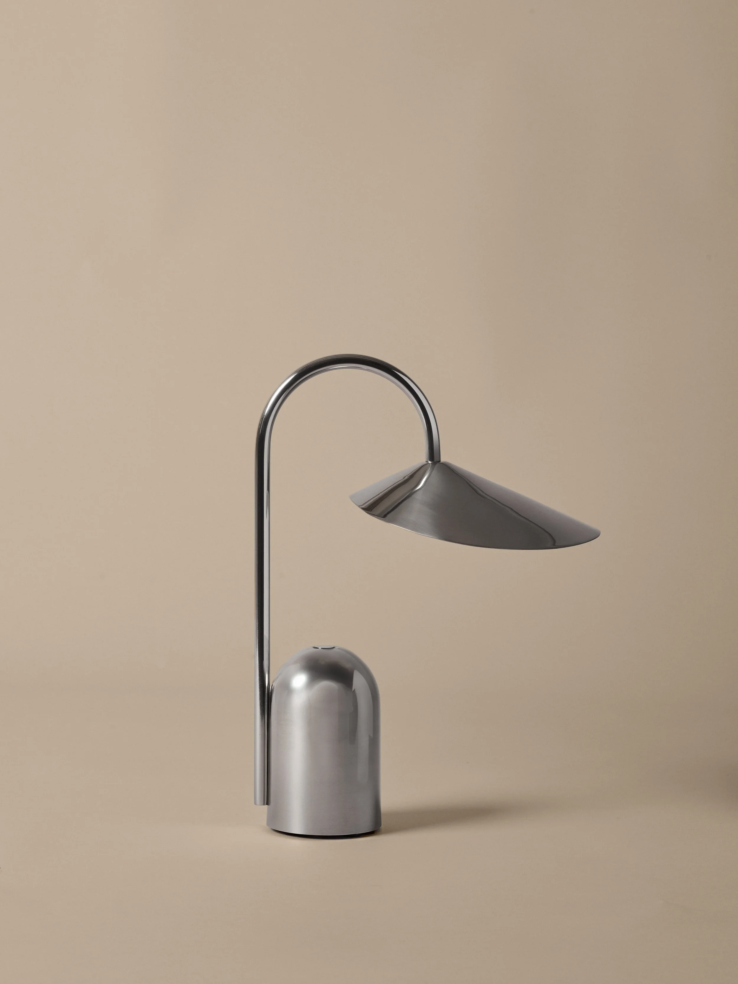 FermLiving_AW25_PackshotsWithBackground_ArumPortableLamp_StainlessSteel_1104272108.jpeg