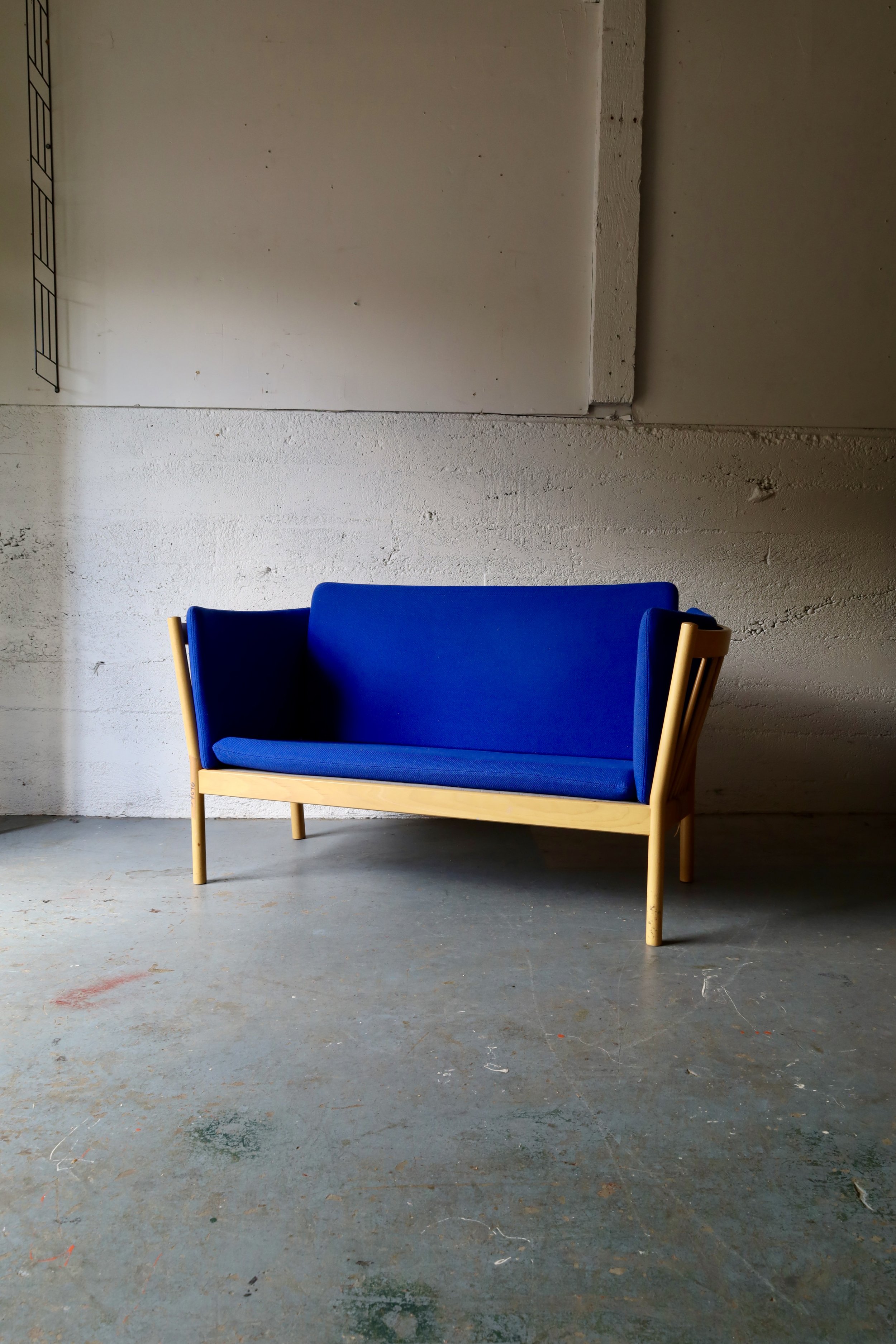 D37696 - Erik Ole Jørgensen J149 loveseat - In the shop