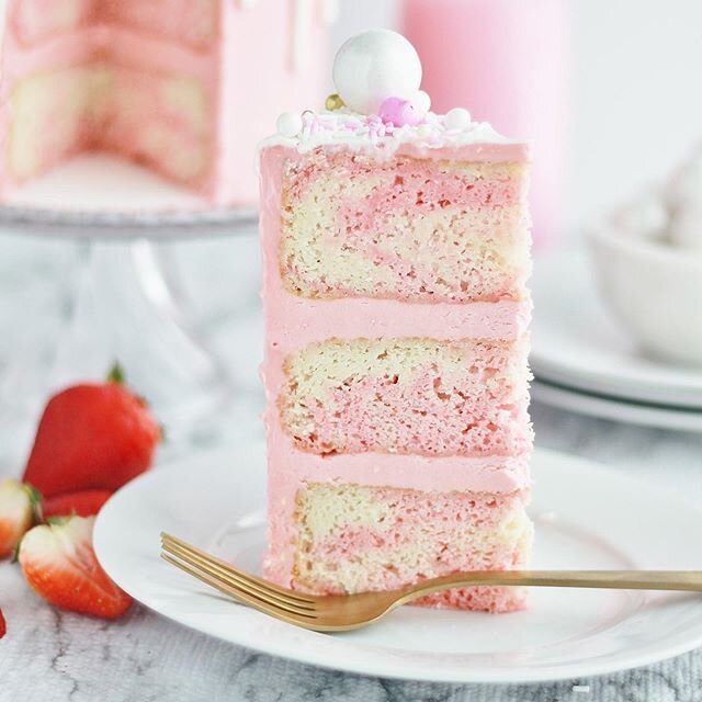 Today is National Baking Day! 🍰 .
Now that flour has returned to the stores, we can put our time at home to a delicious use! .

Like with this incredible Strawberry Malt cake! 🍓🍰 .
This cake, by Mandy Merriman,  best-selling author of, &ldquo;Cake