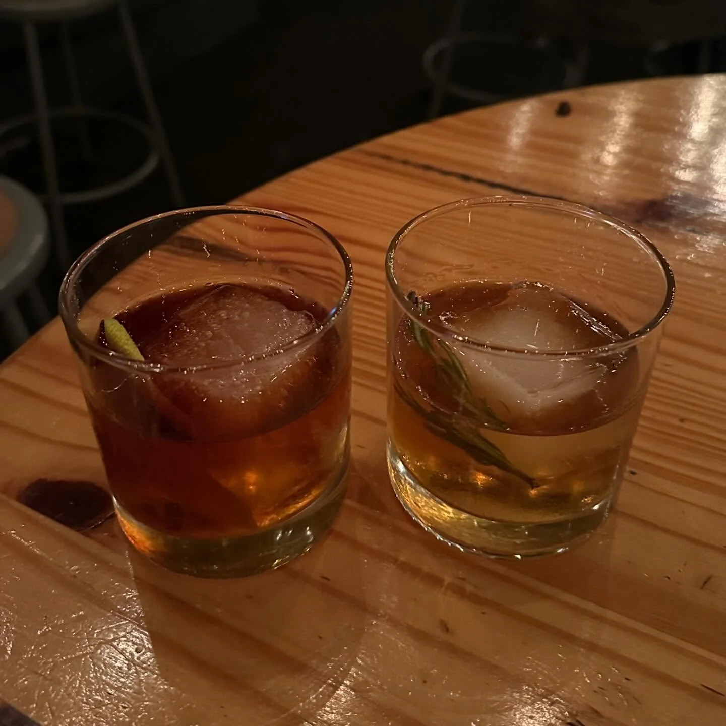 last month i flew back to LA for work and for play. while i was home, i of course had to tie myself to the hip of my dear best friend, isabella. on a breezy thursday night, we headed out for a casual bite and drink out in studio city and decided on l