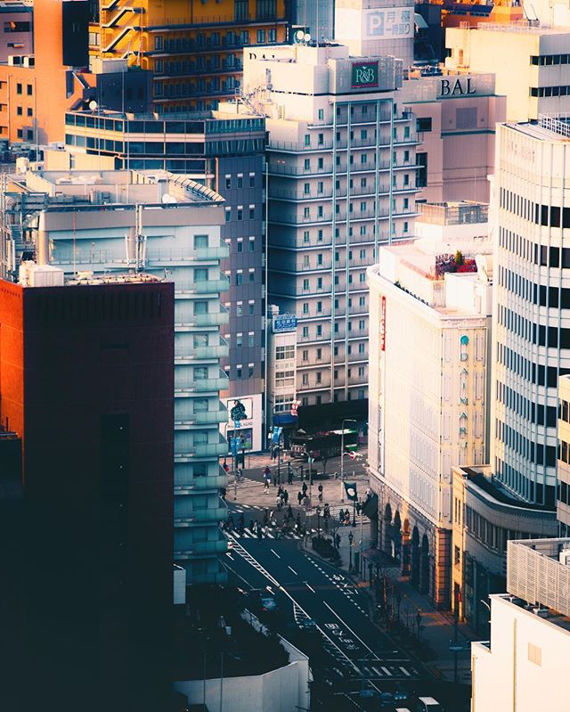 神戶
&mdash;&mdash;&mdash;&mdash;&mdash;✄- - - - - - - - - - - - - -
-
-
#eclectic_shotz#visualoflife#Tokyo#photography#visualambassadors#city#artofvisuls#like#visualgang#FetalFrames#theimaged#urbanrising#StreetExploration#moodygrams#gramslayers#earth#