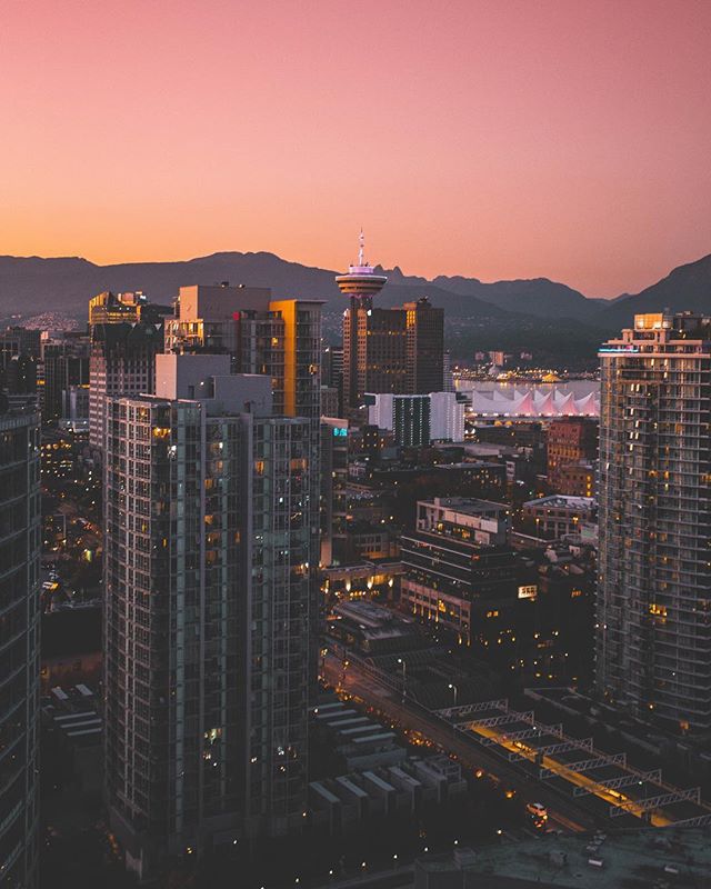 Bruh we are going to the car exhaust.
&mdash;&mdash;&mdash;&mdash;&mdash;✄- - - - - - - - - - - - - -
-
-
#eclectic_shotz#vancity#Dailyhivevancouver#VancityFeature#visualambassadors#city#artofvisuls#CuriocityVancouver#visualgang#FetalFrames#theimaged