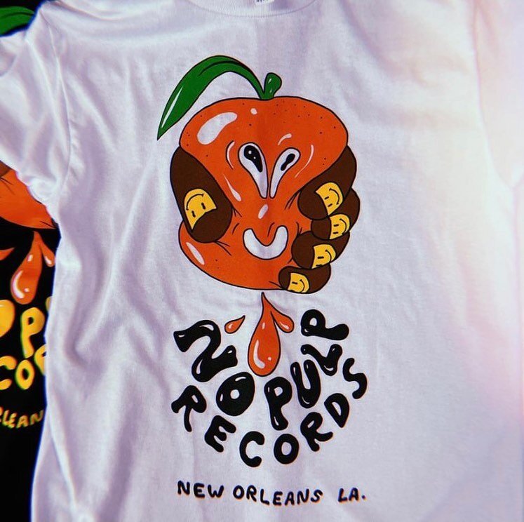 RETURN OF THE SQUEEZY SHIRTS 🍊🍊🍊💦💦💦! Sizes XS-3XL are fresh from @theinkwellpress, available in-store and our website for the out-of-towners, ofc. Lots of love to y&rsquo;all and have a sweet little weekend. 🧡🧡🧡