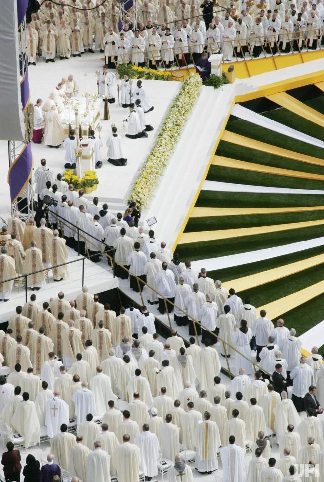 POPE-BENEDICT.jpg