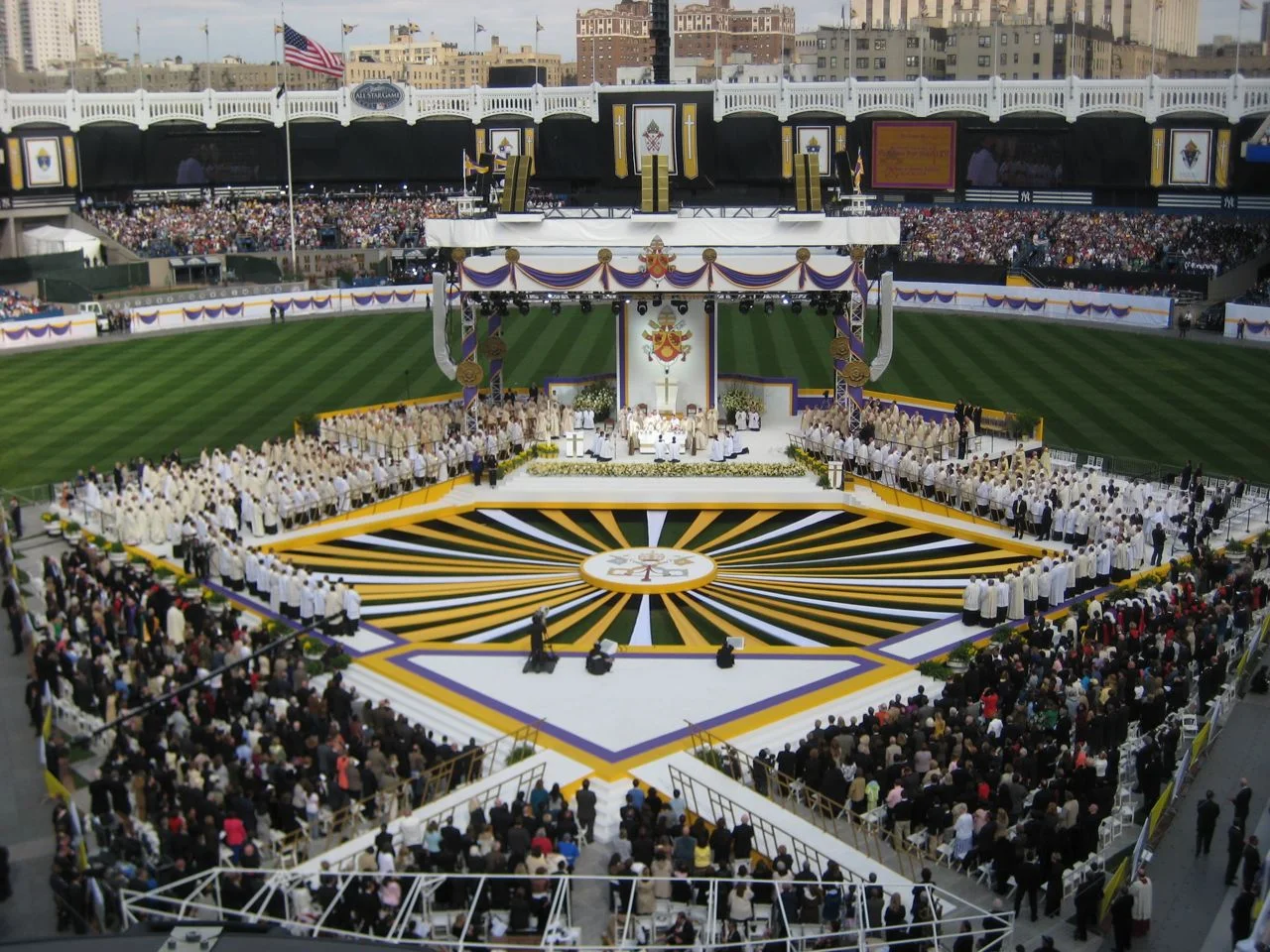 papal-mass-yankee-stadium-091.jpg