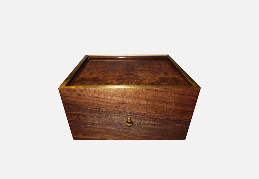 Chris_williams_0004s_0004_ACCESSORIES-Box1.png