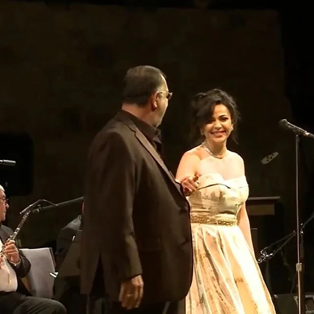 It is always fun to sign with @razmik_mansourian 🙏🏻❤️ #Lullaby #opera #andreabocelli #contepartiro #actor #armenian #soprano #coloratura Check out our full performance on my You Tube channel, Azniv...