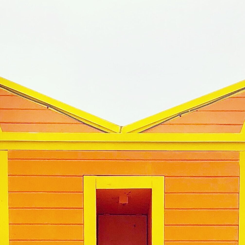 A nice picture to end the year with as we approach #2020 and contemplate our #newyearsresolution 
Here&rsquo;s our #youarefreeprojects intervention at the beach, being #playful with words against the #colorful #artdeco architecture of #southbeach 
#h