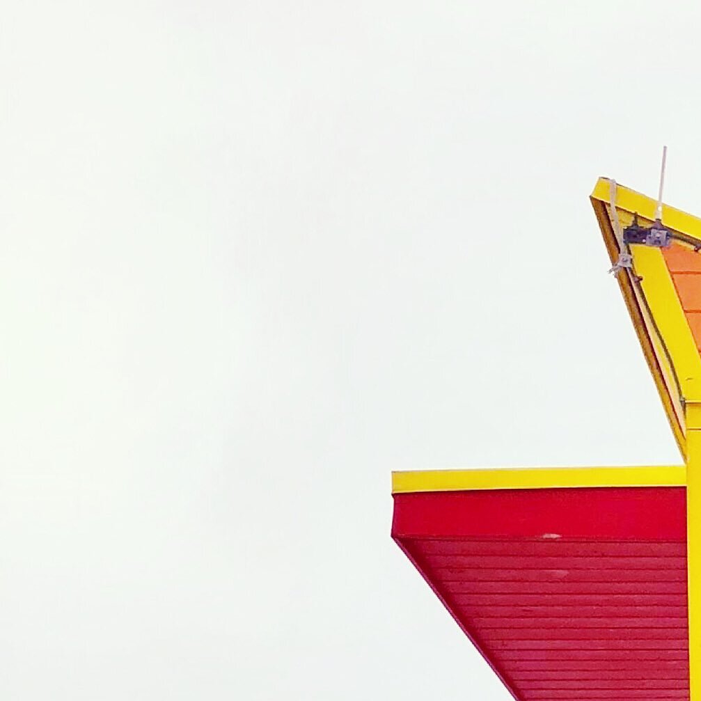 A nice picture to end the year with as we approach #2020 and contemplate our #newyearsresolution 
Here&rsquo;s our #youarefreeprojects intervention at the beach, being #playful with words against the #colorful #artdeco architecture of #southbeach 
#h