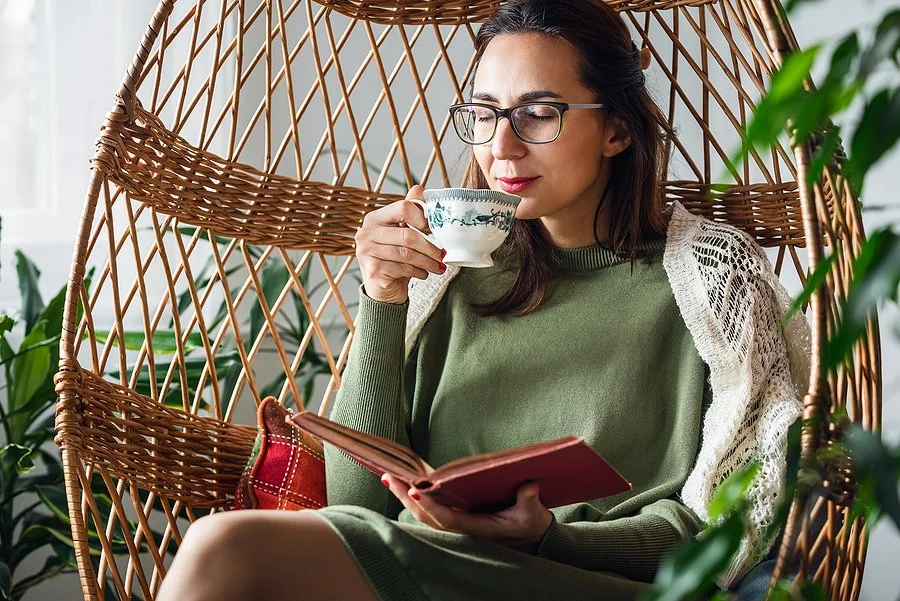 El café, el té y otras bebidas calientes pueden hacer más que simplemente calentar su cuerpo / Más Mujer Austin
